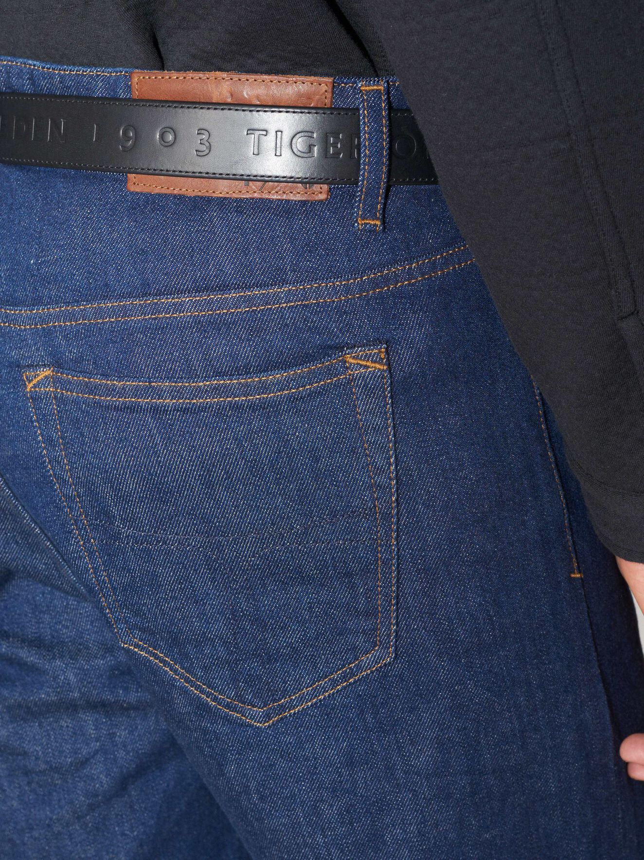 Ash Shorts in Midnight blue from Tiger of Sweden Ash Shorts in Midnight blue from Tiger of Sweden