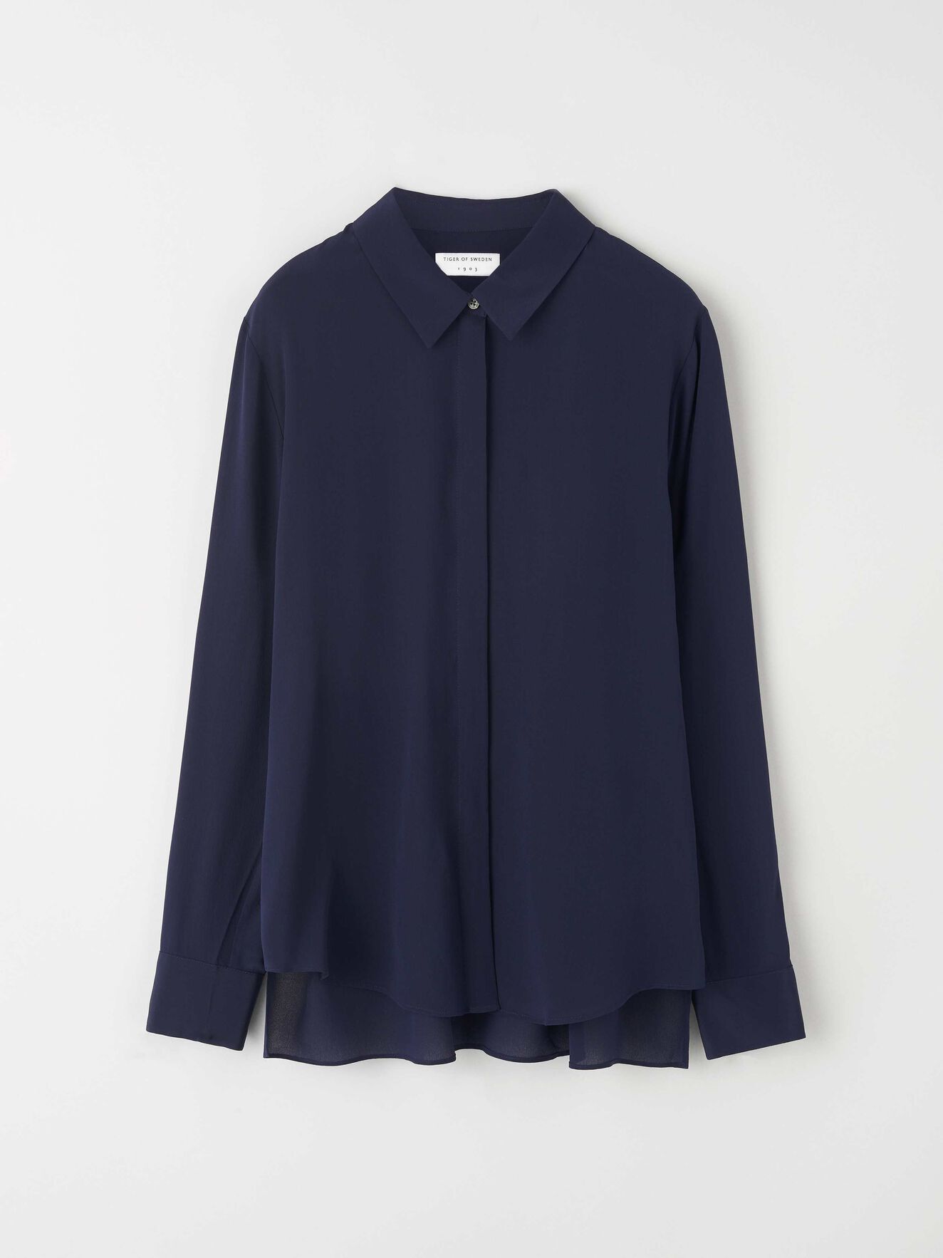 Silwa S Bluse in Midnight blue from Tiger of Sweden Silwa S Bluse in Midnight blue from Tiger of Sweden
