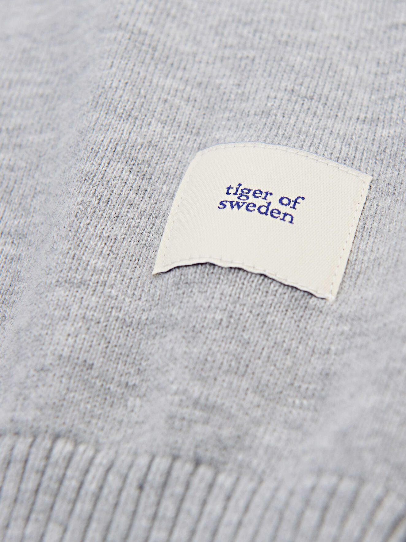 Lang Pullover in Light grey melange from Tiger of Sweden Lang Pullover in Light grey melange from Tiger of Sweden