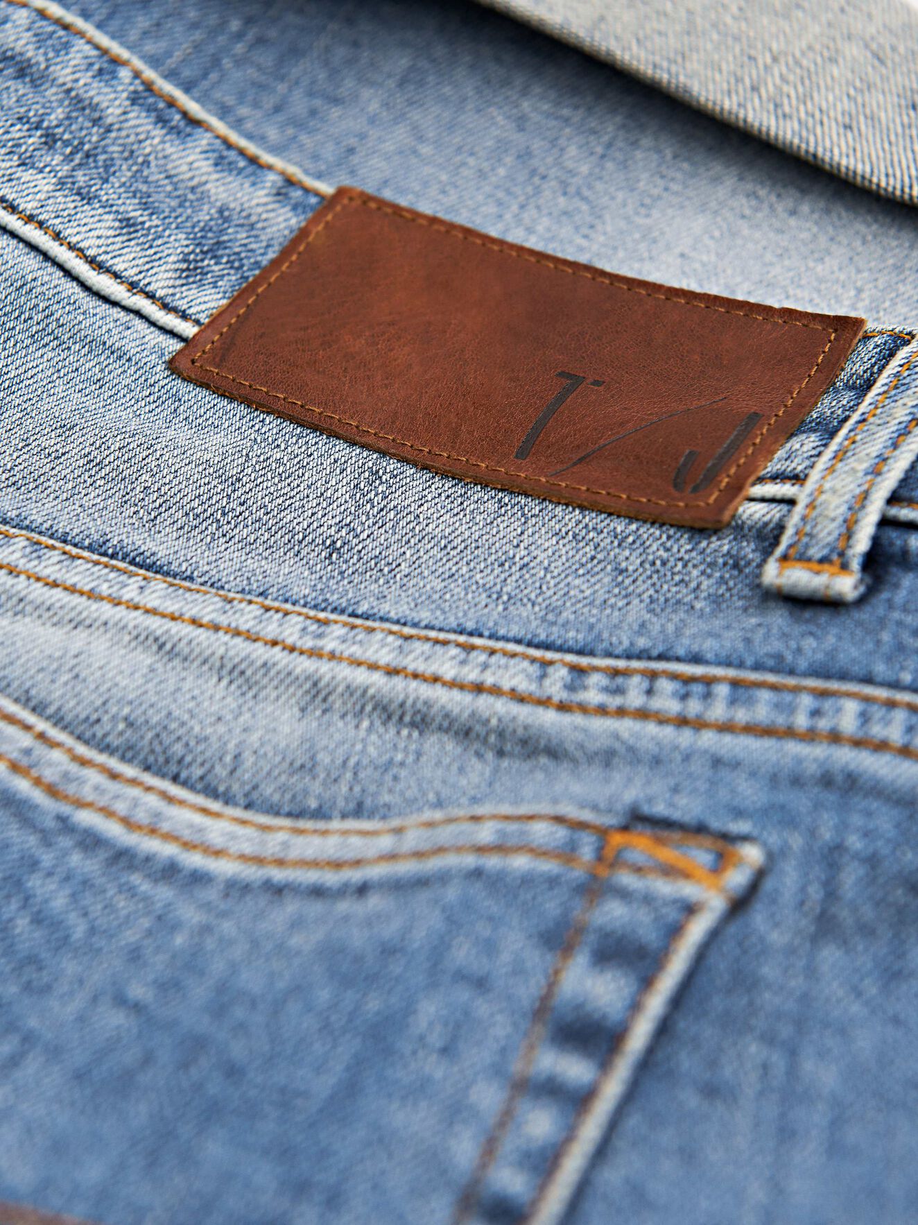 Ash Shorts in Dust blue from Tiger of Sweden Ash Shorts in Dust blue from Tiger of Sweden