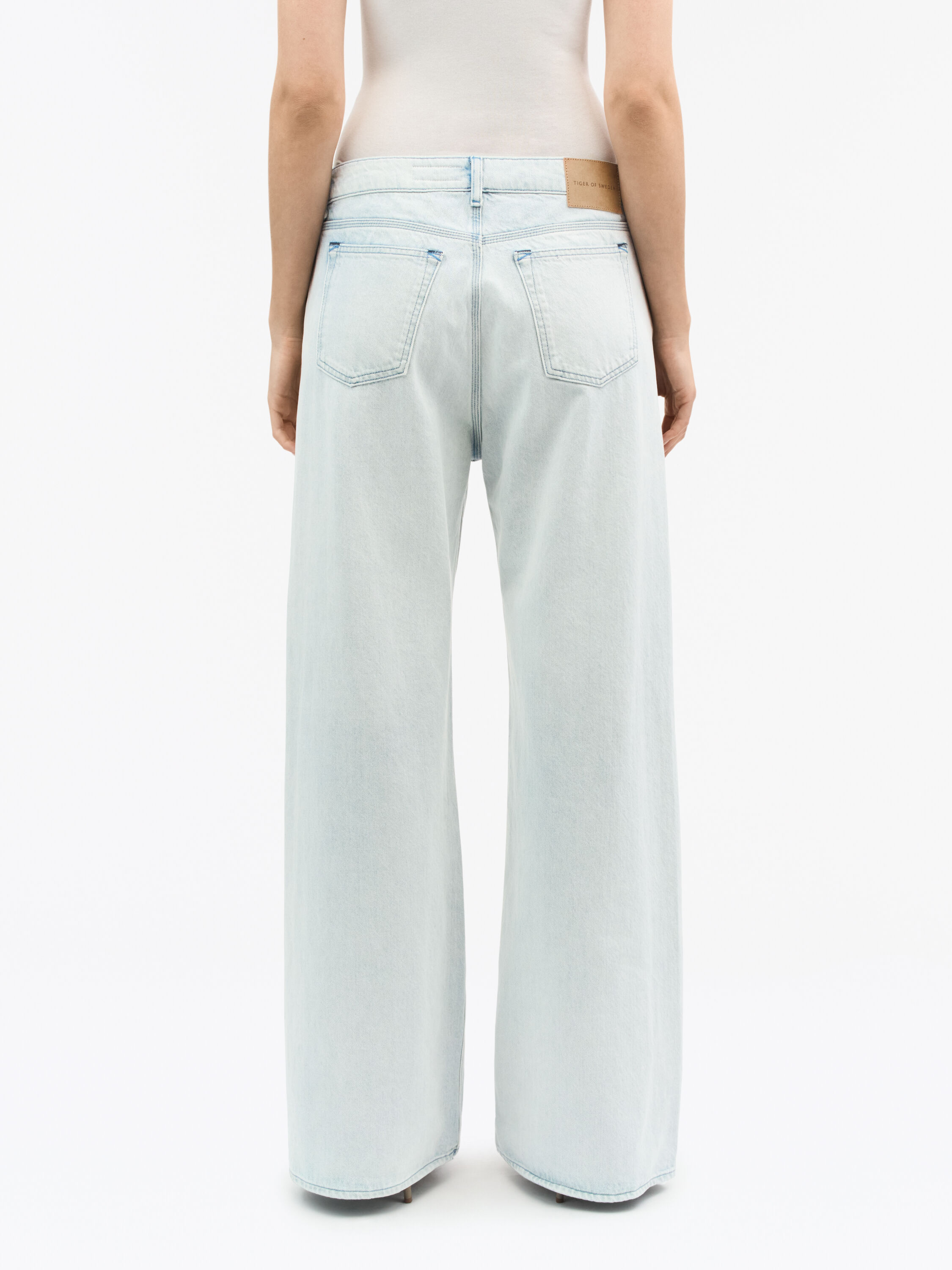 Loorna Wide Mid-rise Jeans