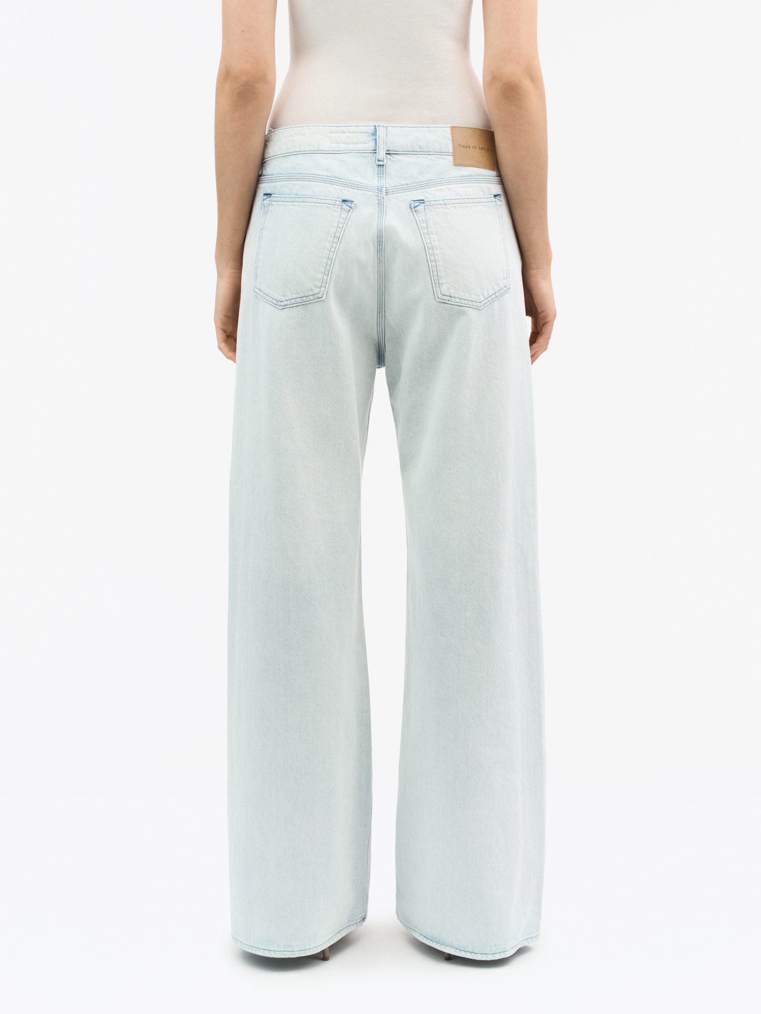 Loorna Wide Mid-rise Jeans