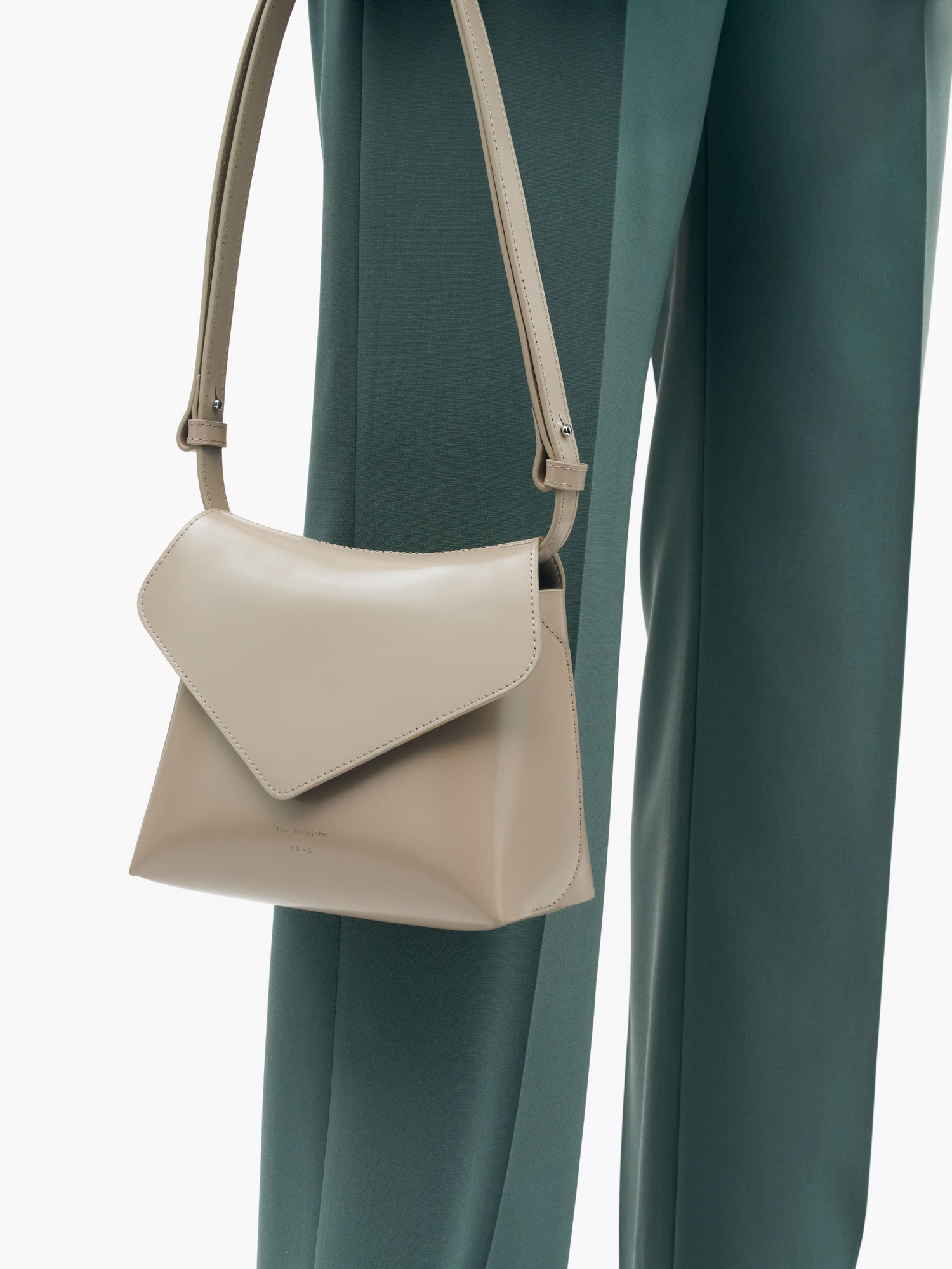 Madlen Leather Shoulder Handbag