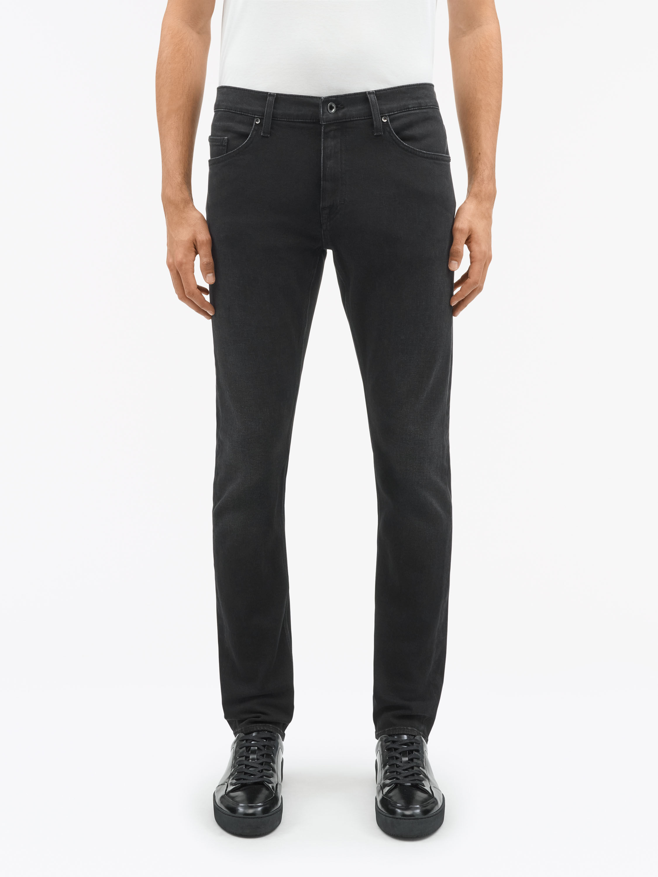 Des Slim-Straight Jeans