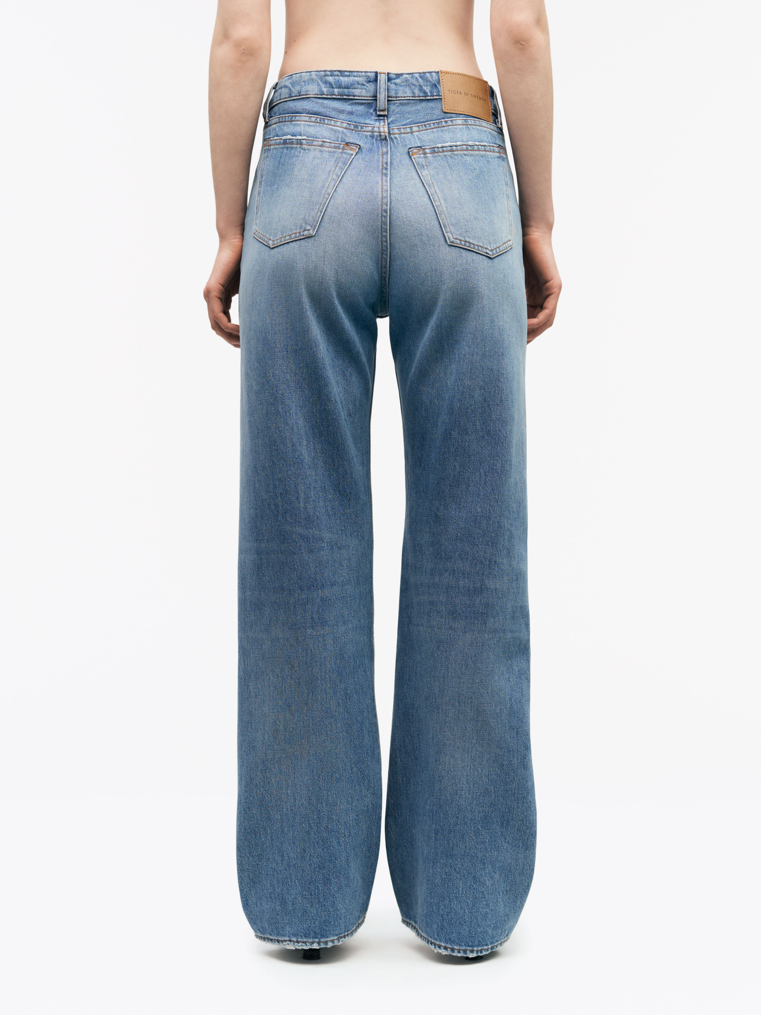 Birinchi marta portlash qiz jinsiy aloqa video Yevropa gravyuralarida erotizm