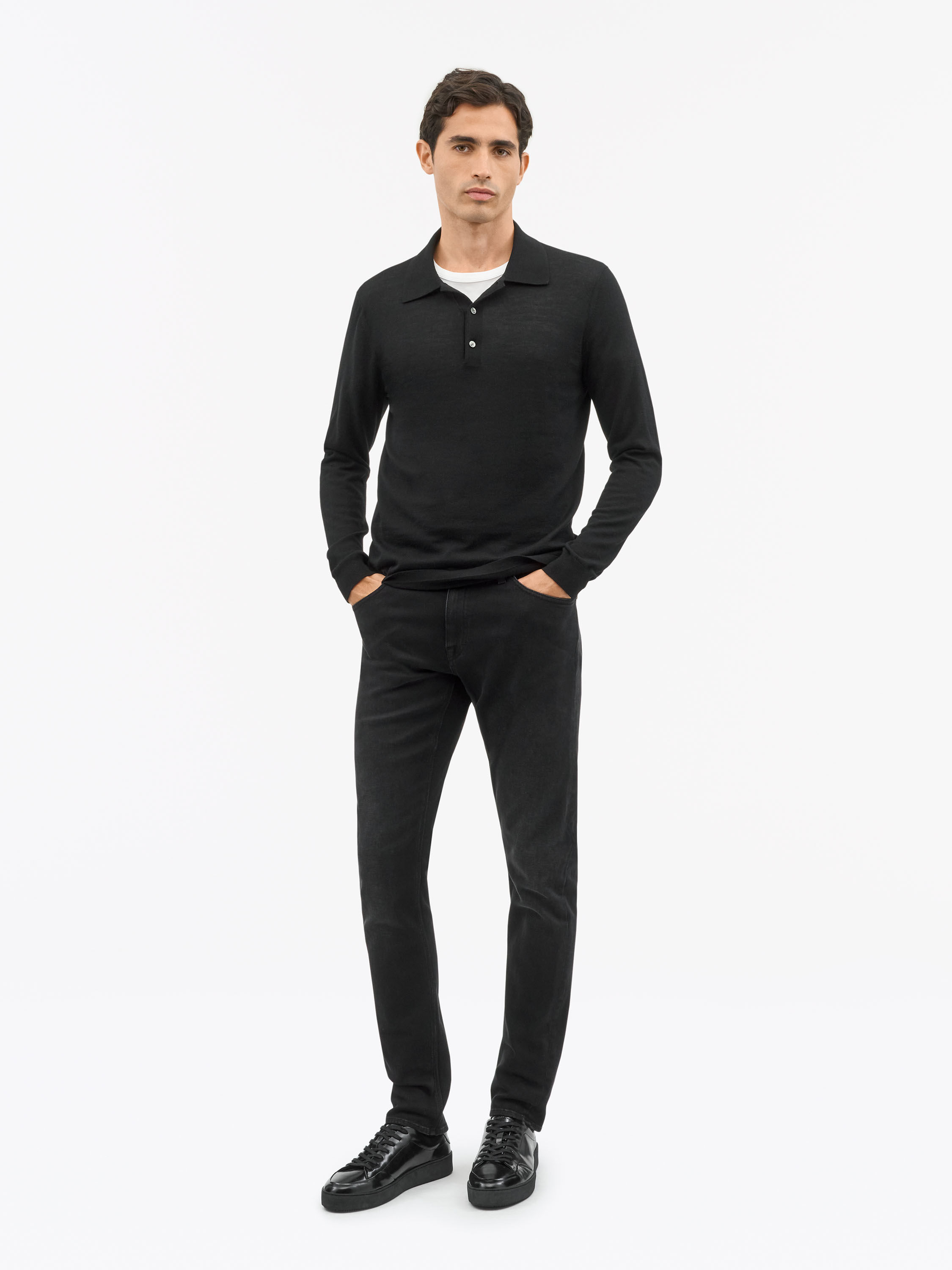 Des Slim-Straight Jeans