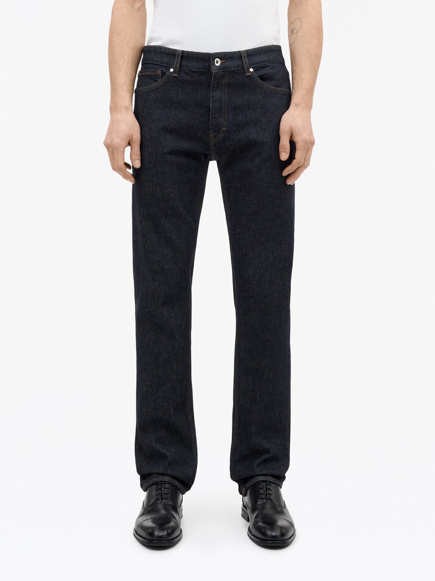 Des Slim-Straight Jeans