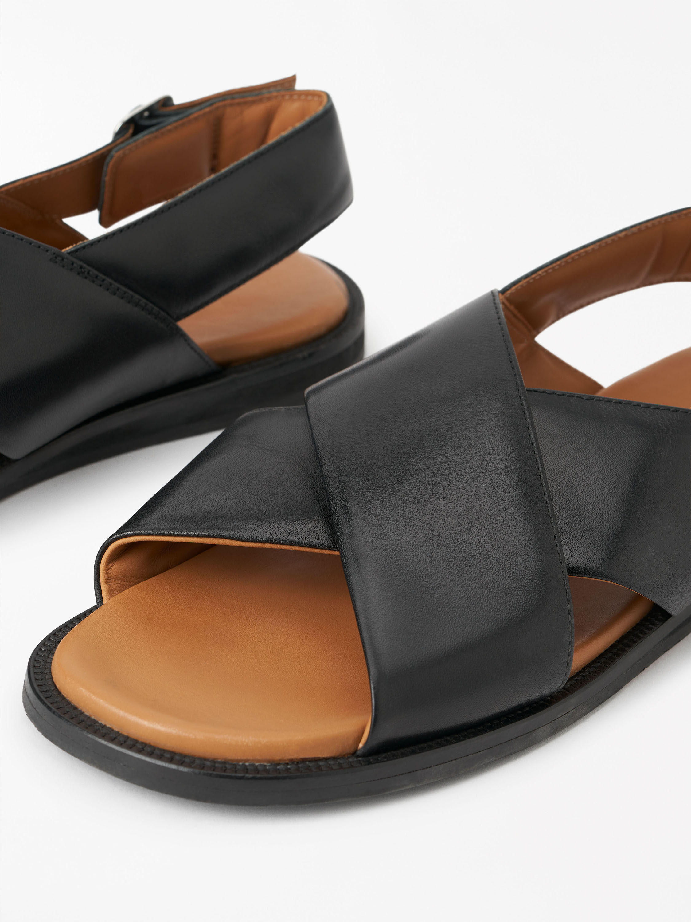 Perme Twin-Strapped Sandals
