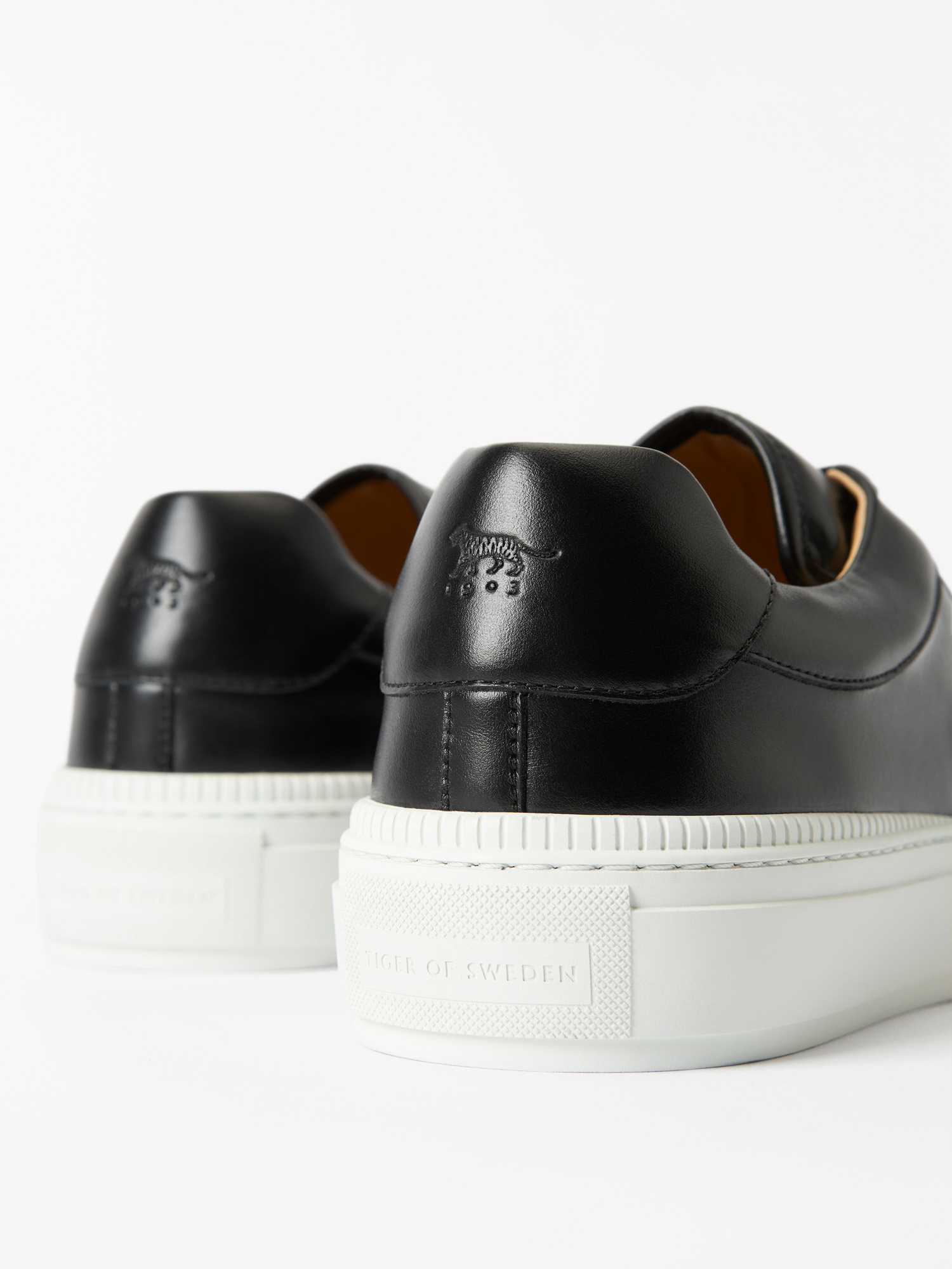 Nomme Sporty Sneakers