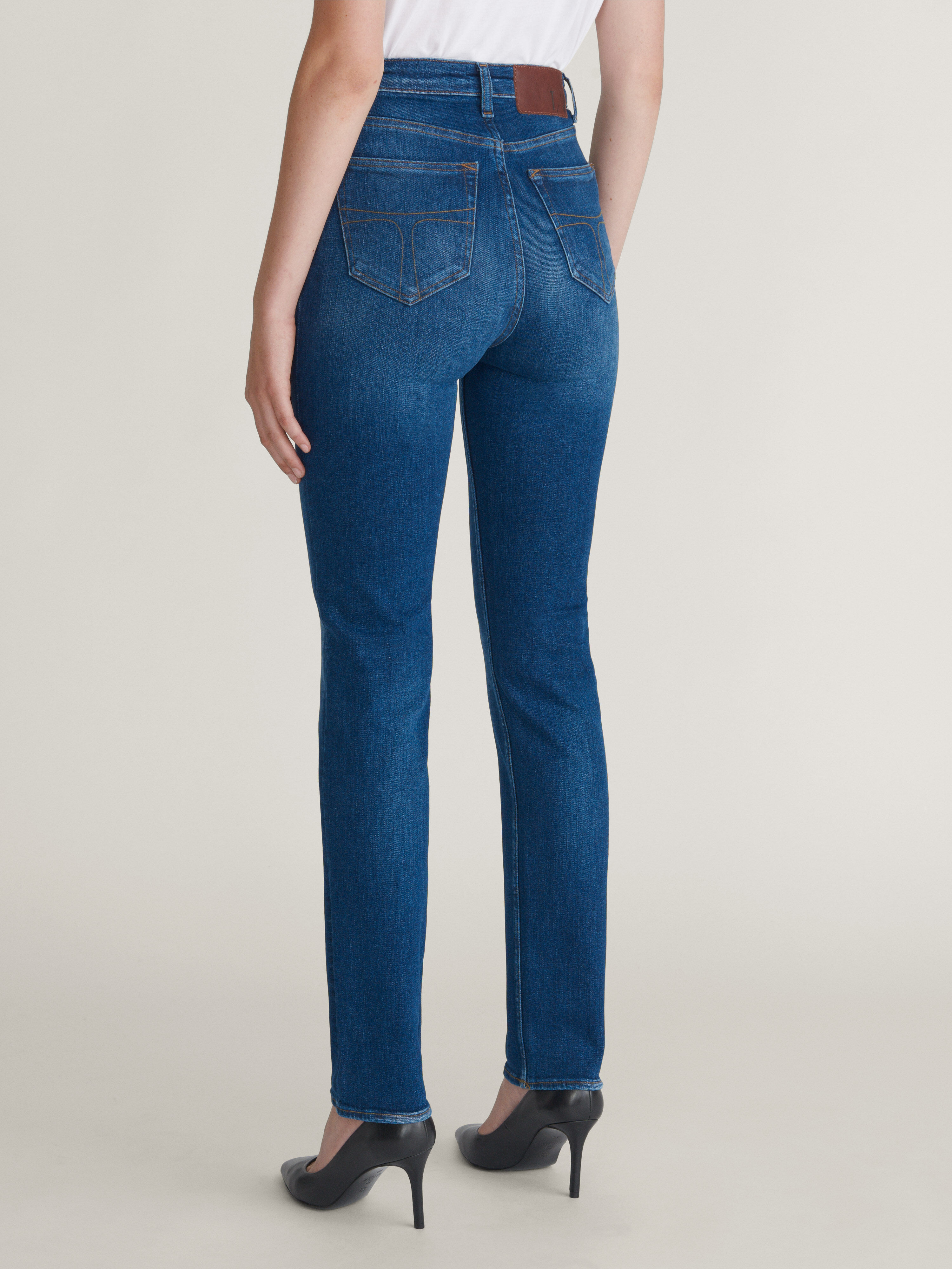 【関税&送料込】Ami Jeans Straight jeans Ami Blue size 32 US in Cotton - 45435892