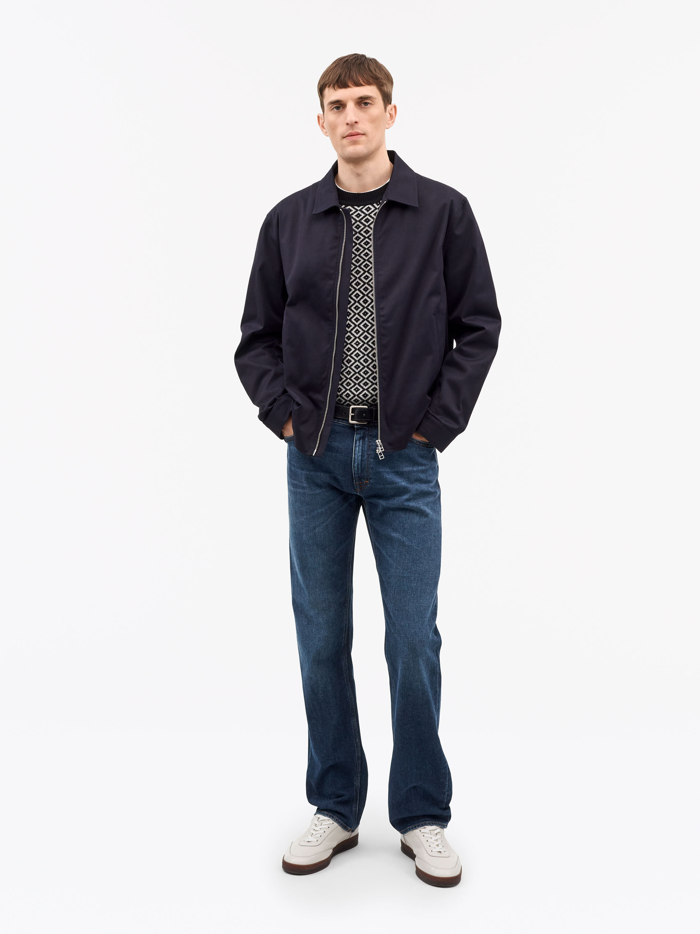 Des Slim-Straight Jeans