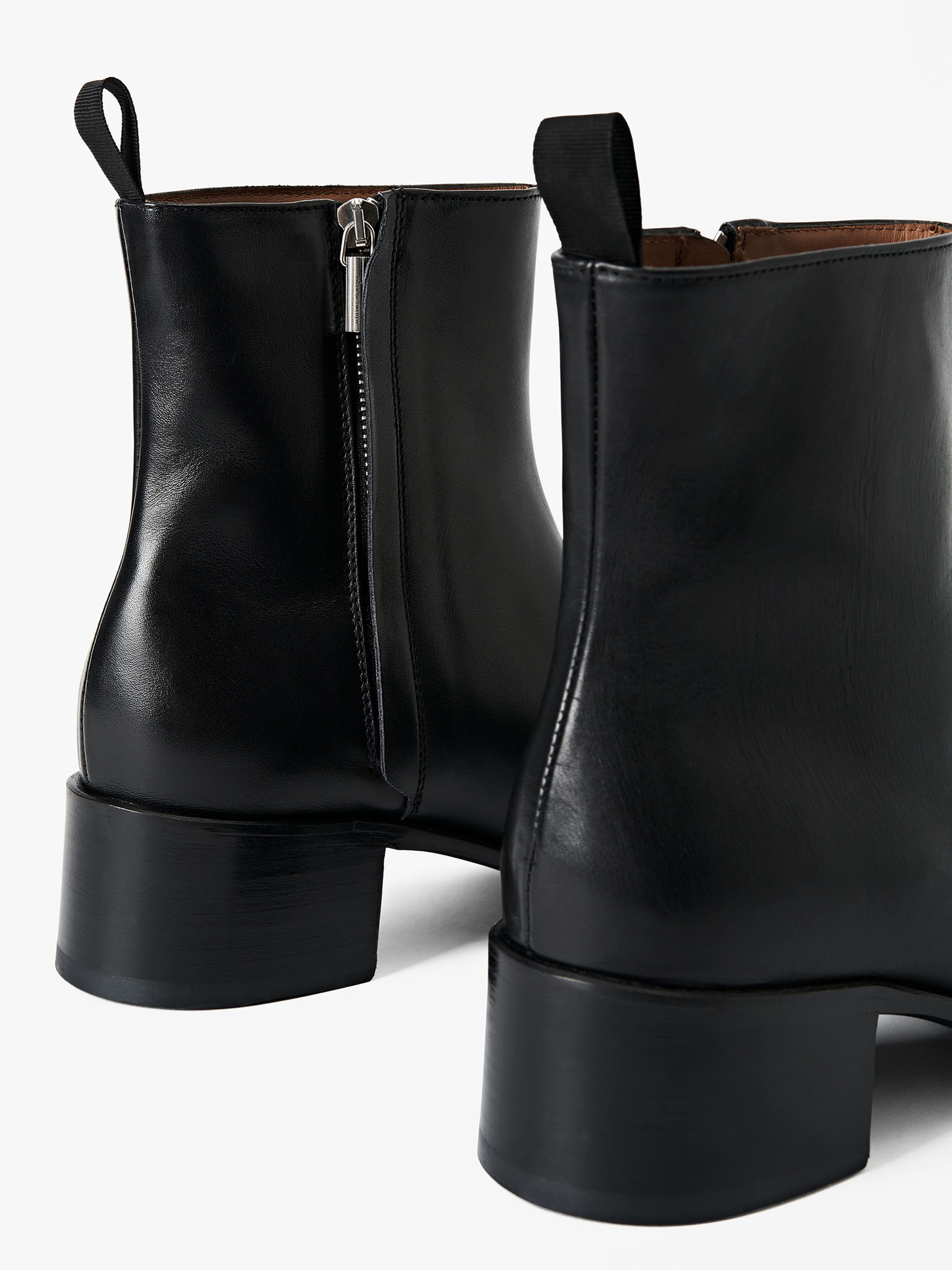 Insurio Boots