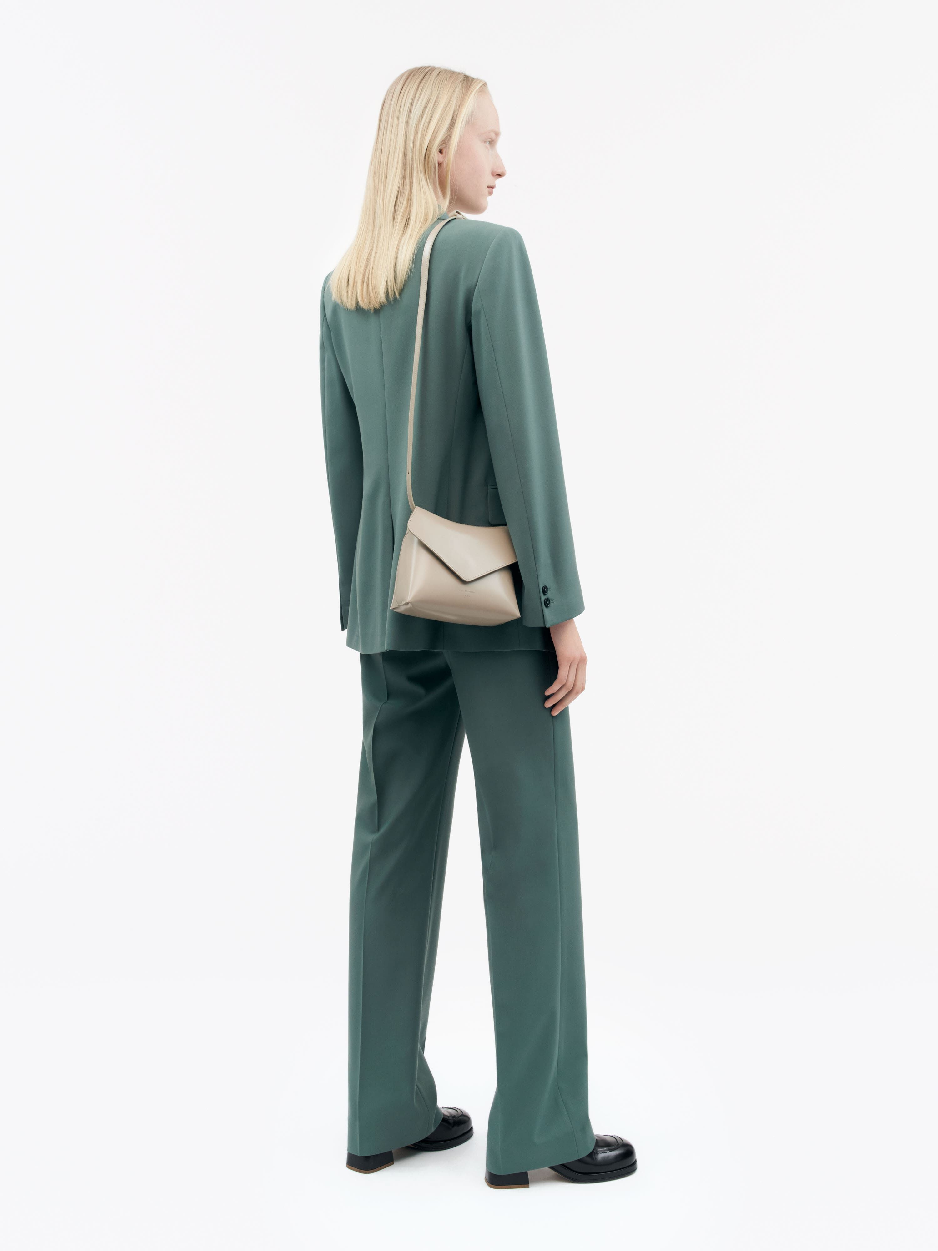 Madlen Skuldertaske i l&aelig;der