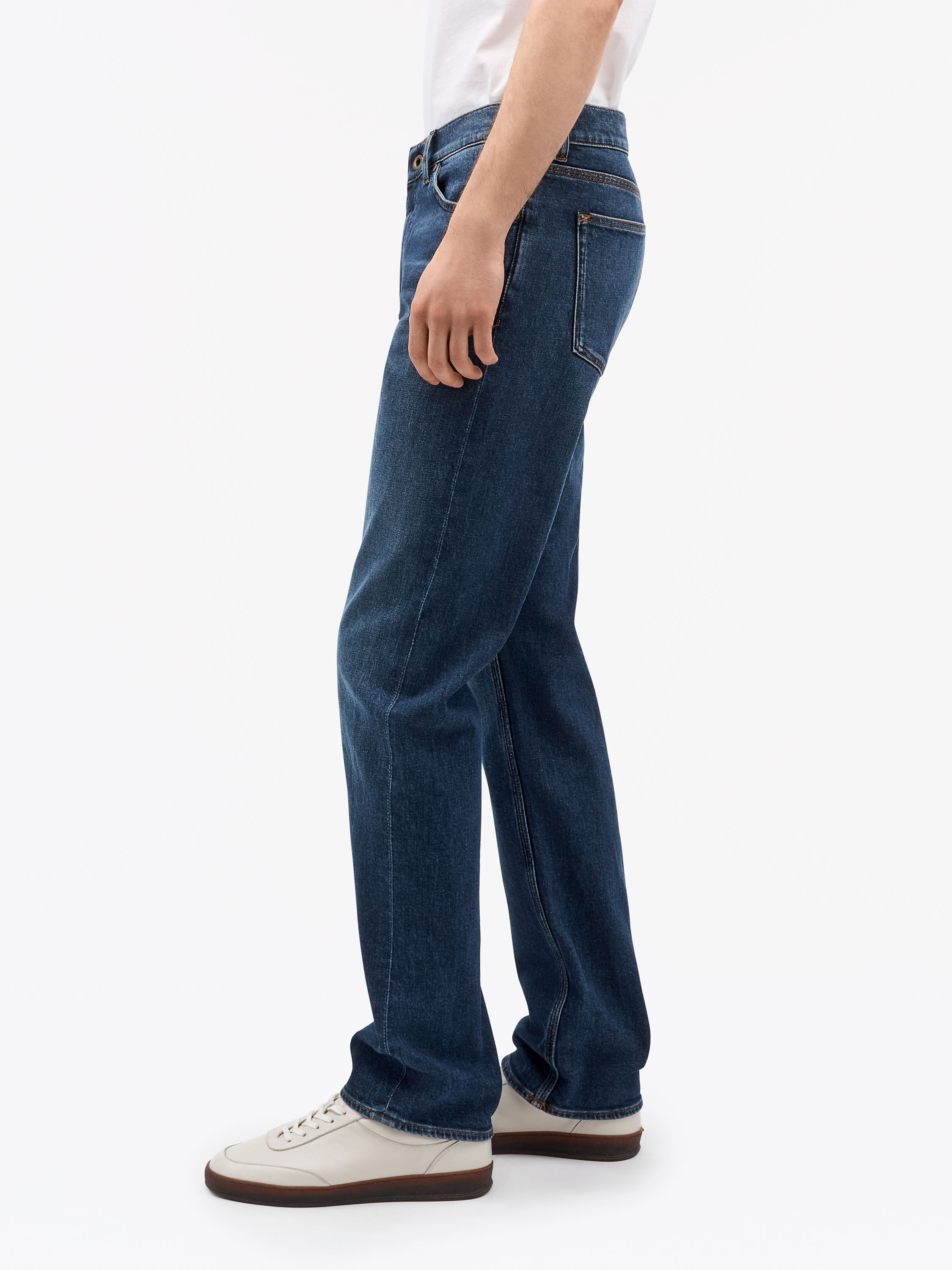 Des Slim-Straight Jeans