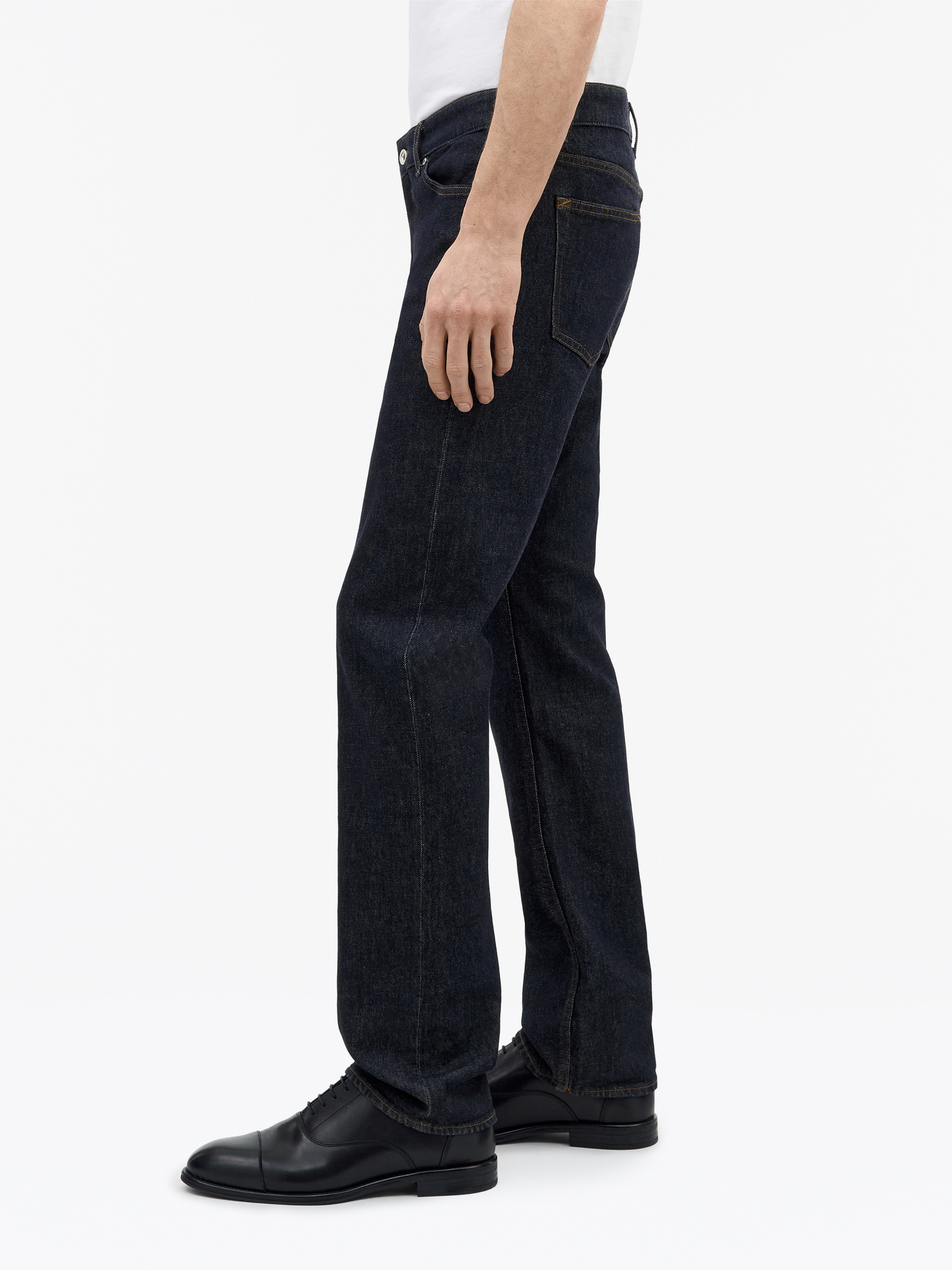 Des Slim-Straight Jeans