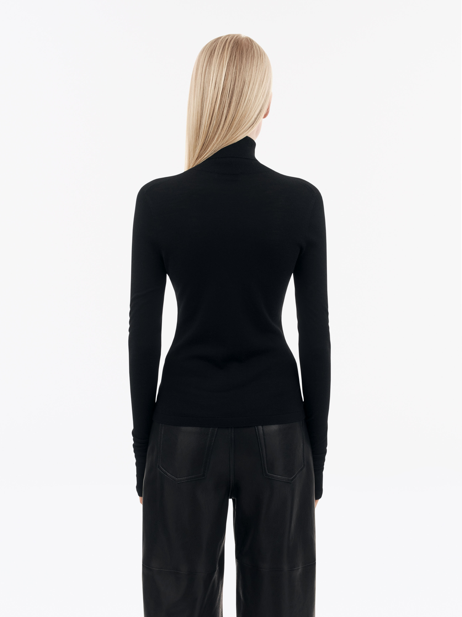 Aminha Sweater