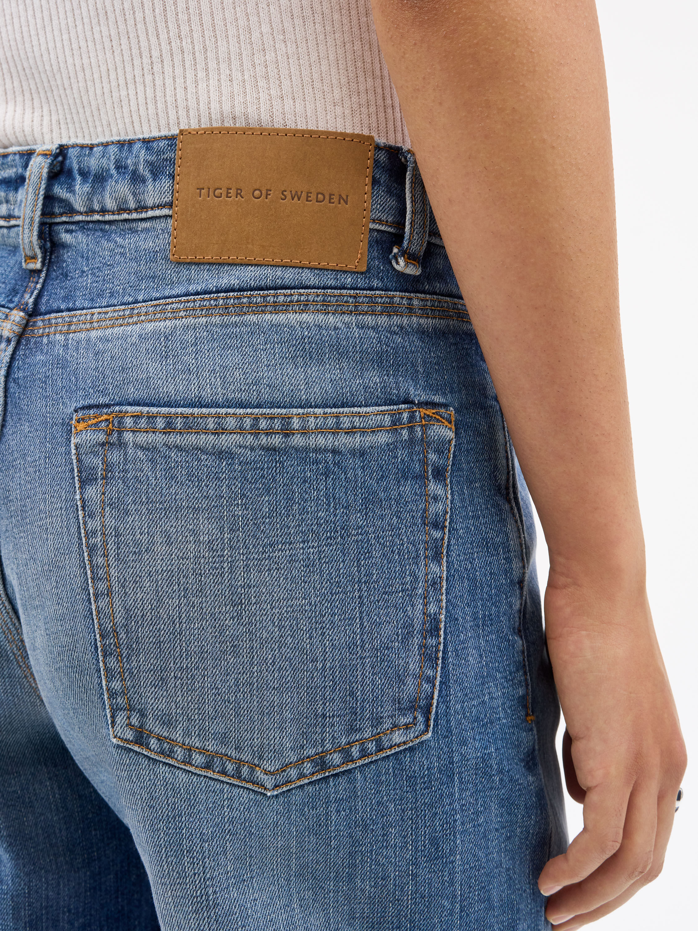 Kinne Essence Loose-Fit Jeans