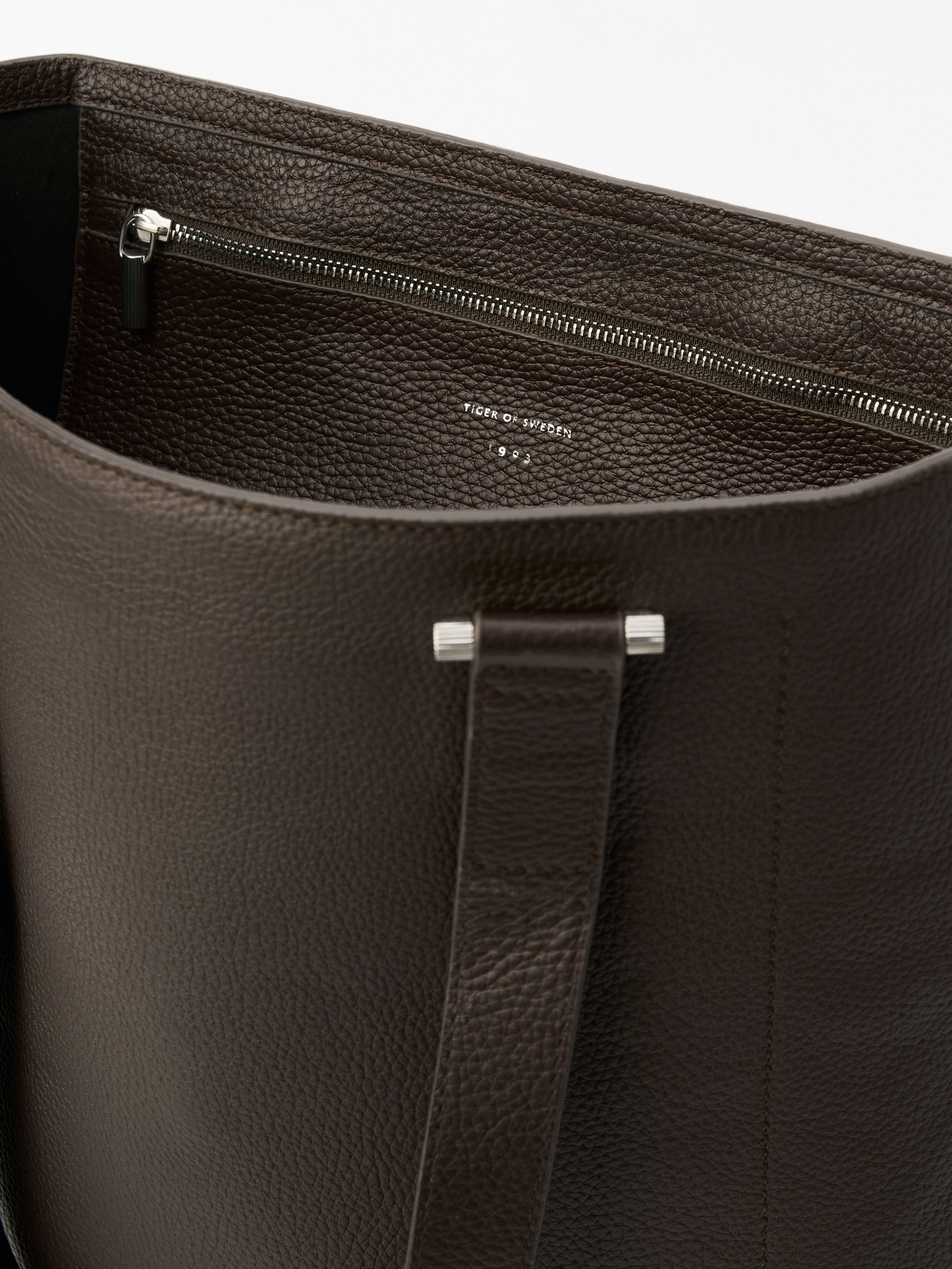 Taberne Leather Travel Bag