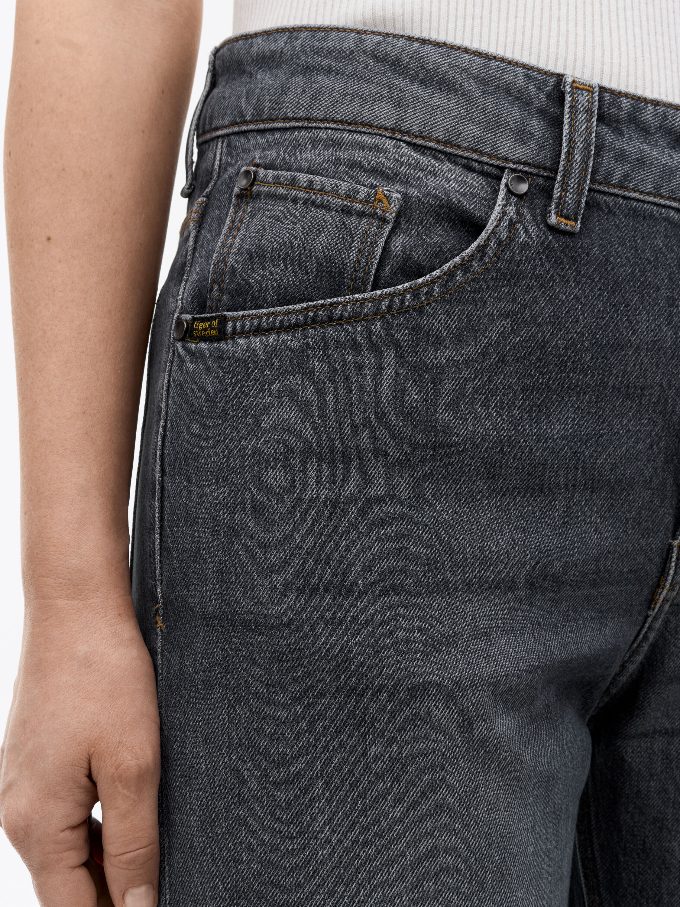 Milis Pine Mid-Rise Jeans