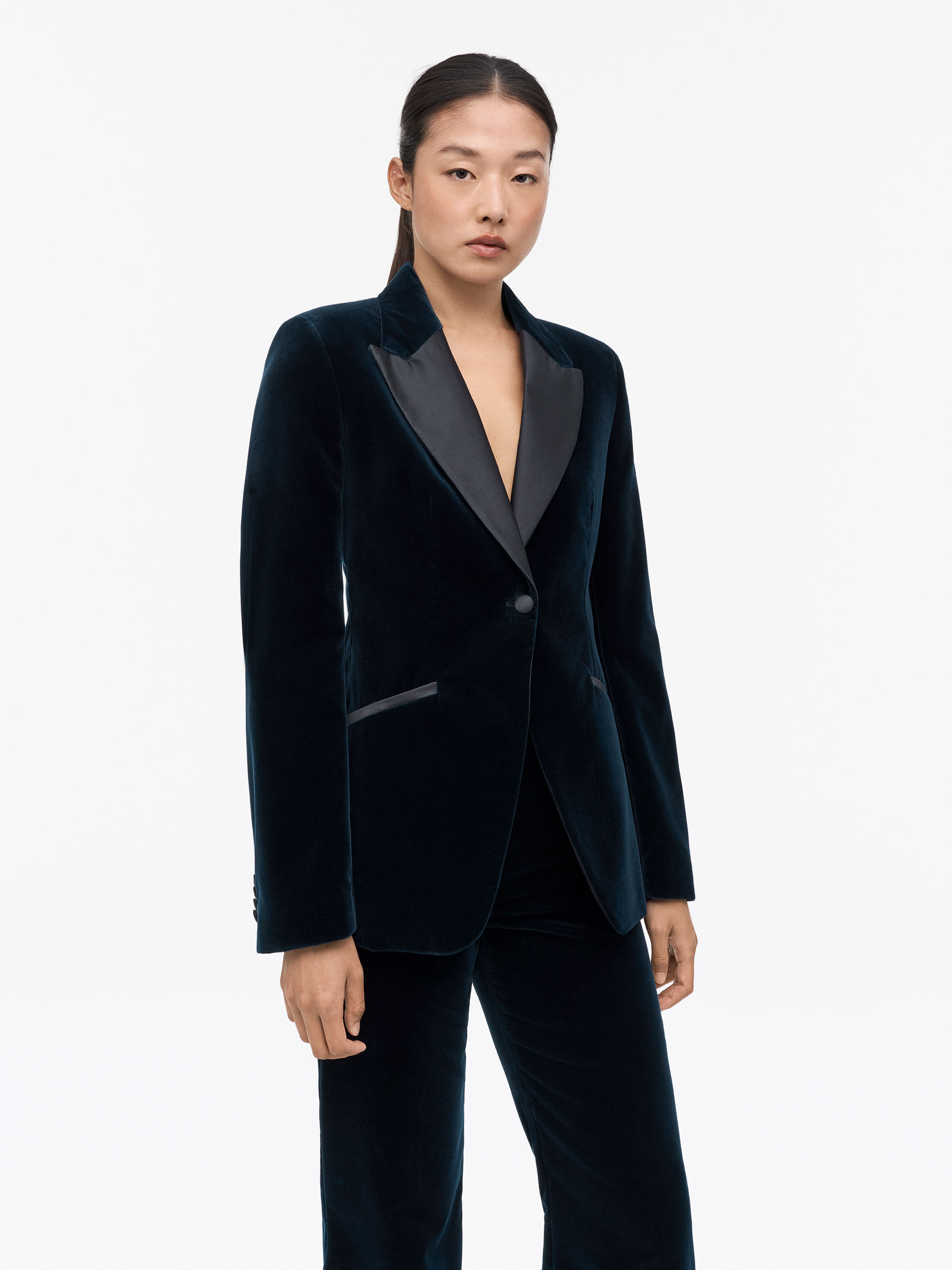 Vinda Velvet Tuxedo Suit