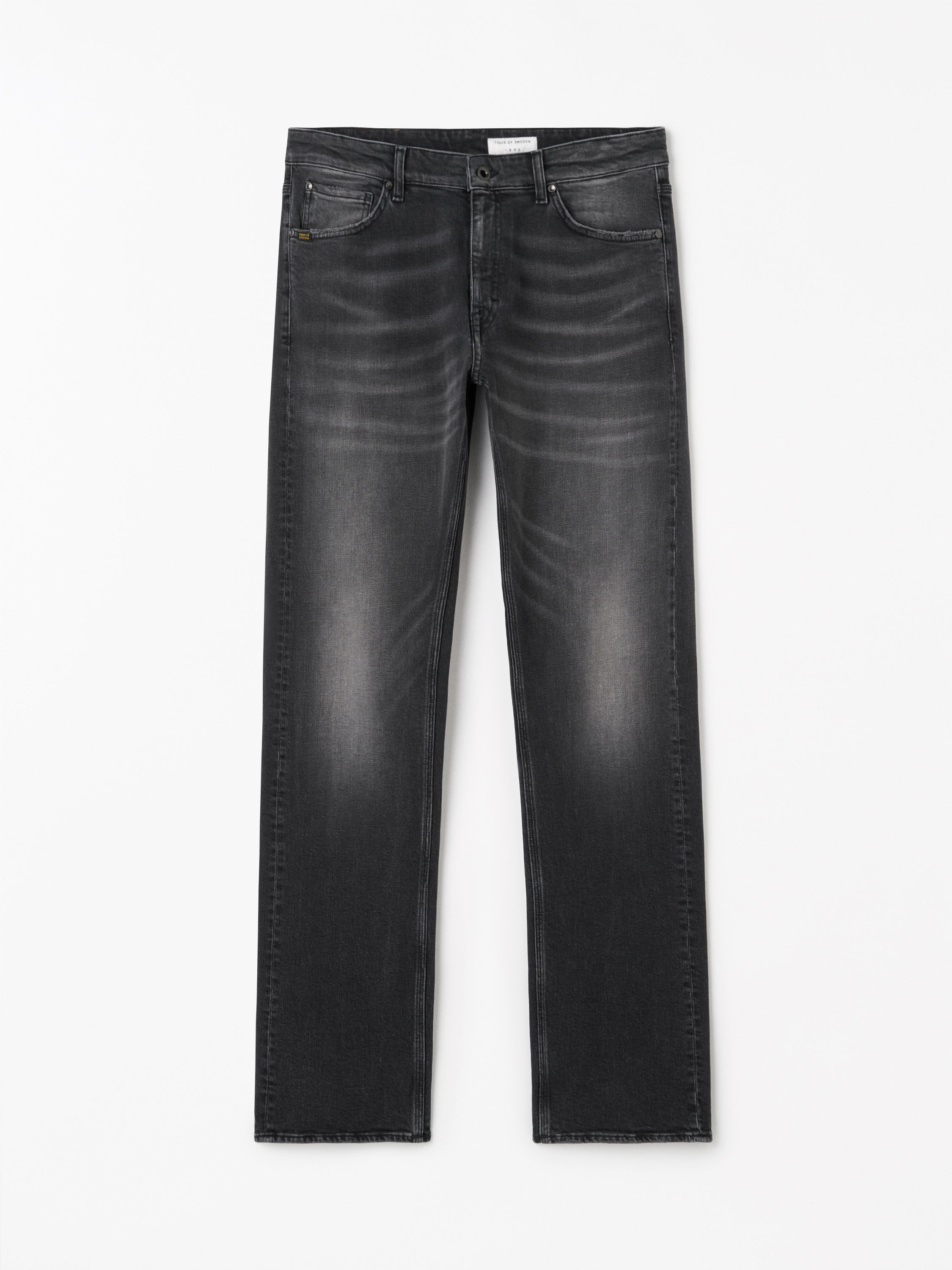 Des Slim-Straight Jeans