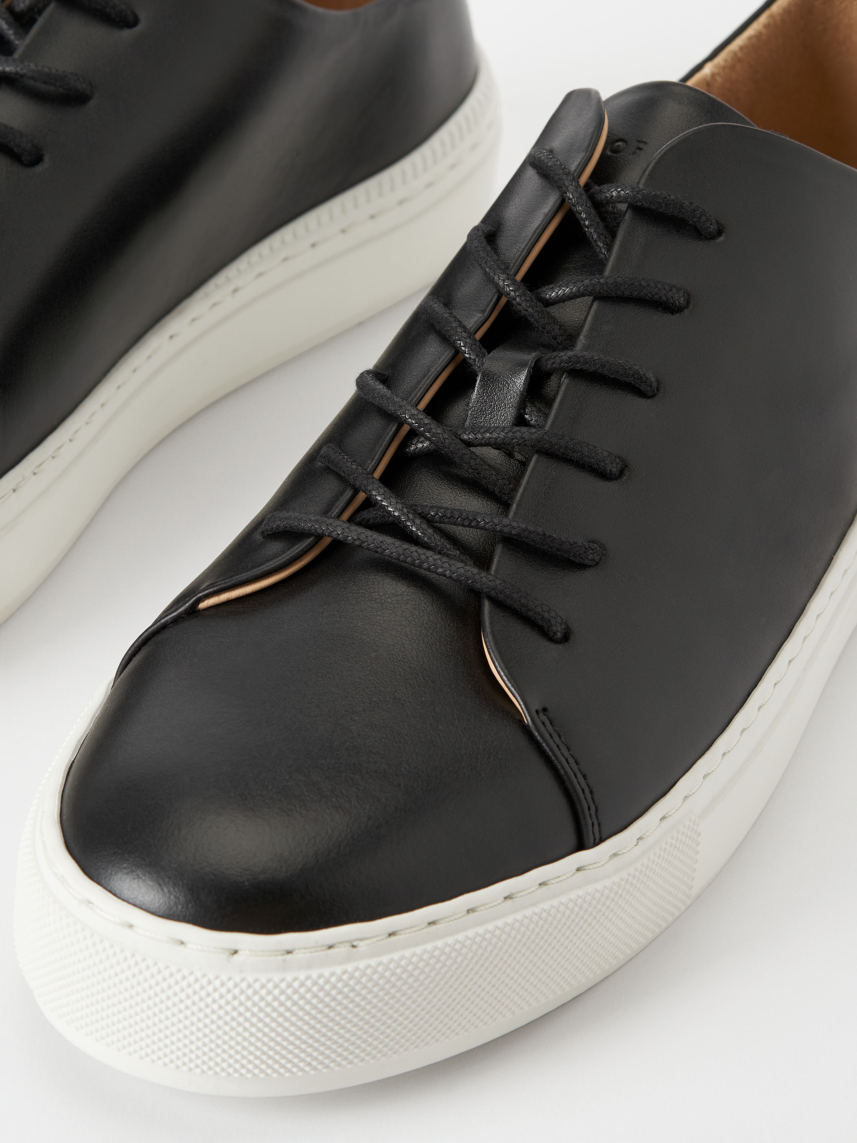 Sampe Leather Sneakers