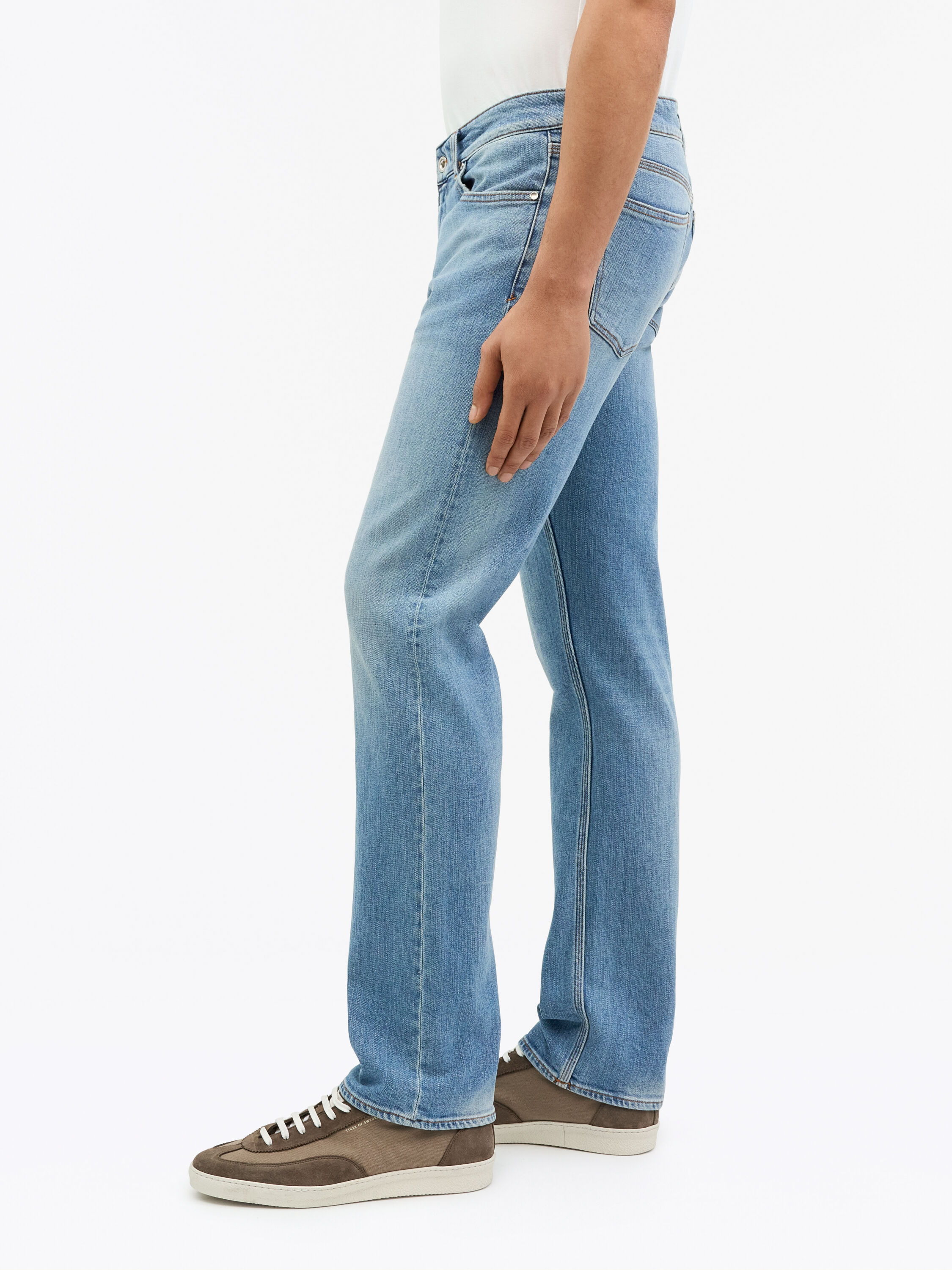 Des Mission Slim-Straight Jeans 