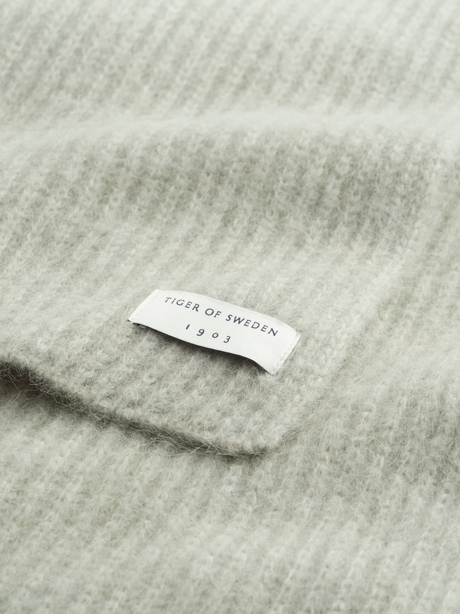 Erlinia Ribbed Scarf