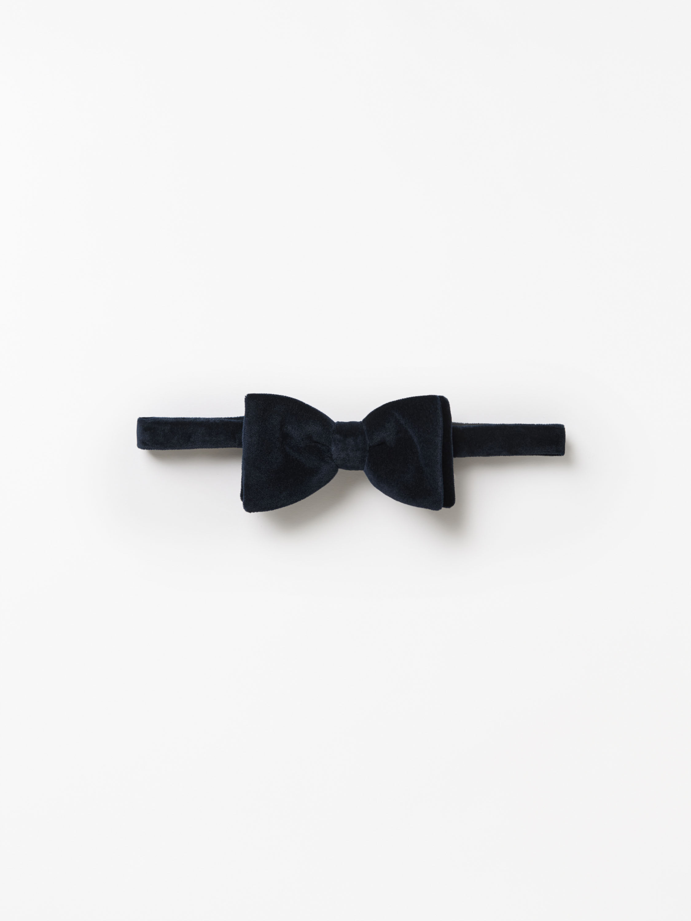 Uitta Velvet Bowtie