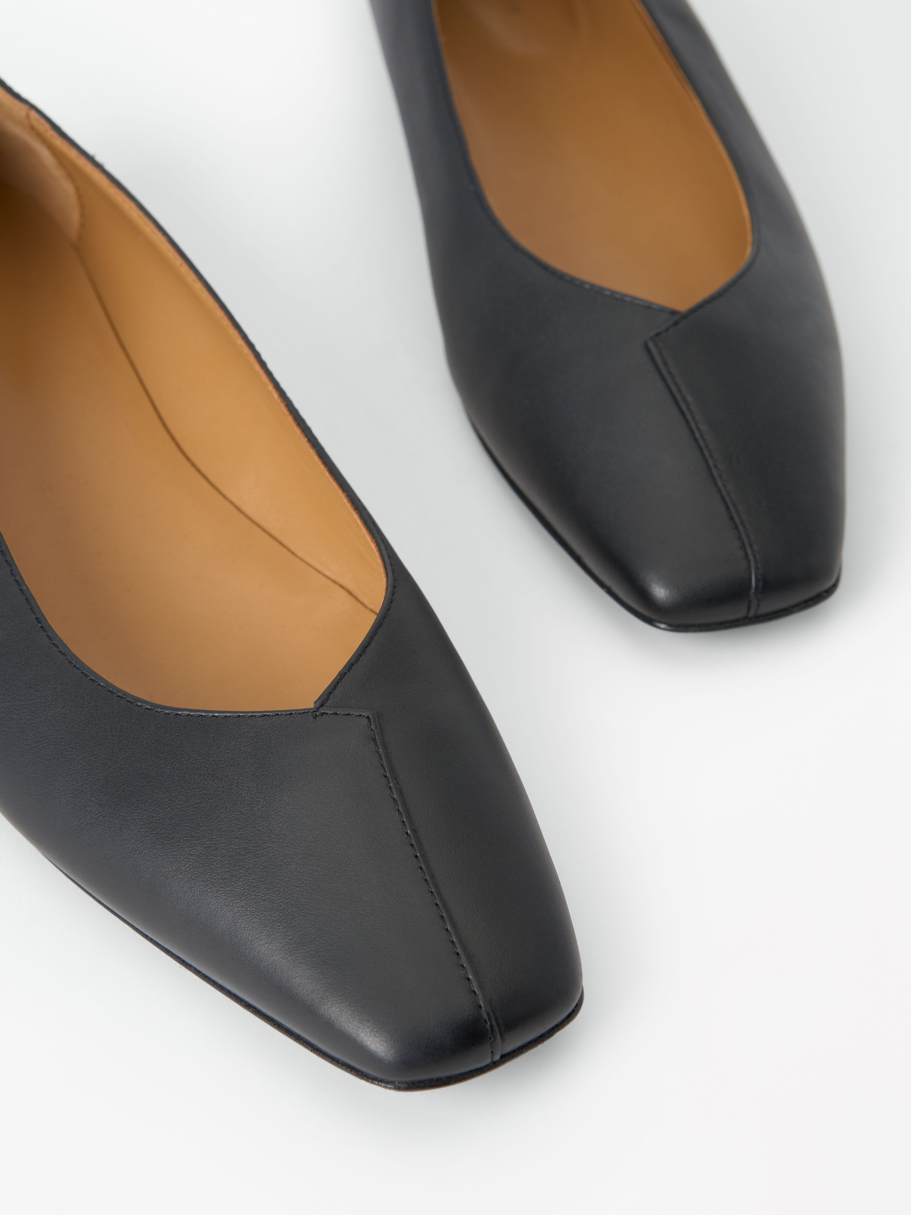 Tripo Chisel Toe Ballerina