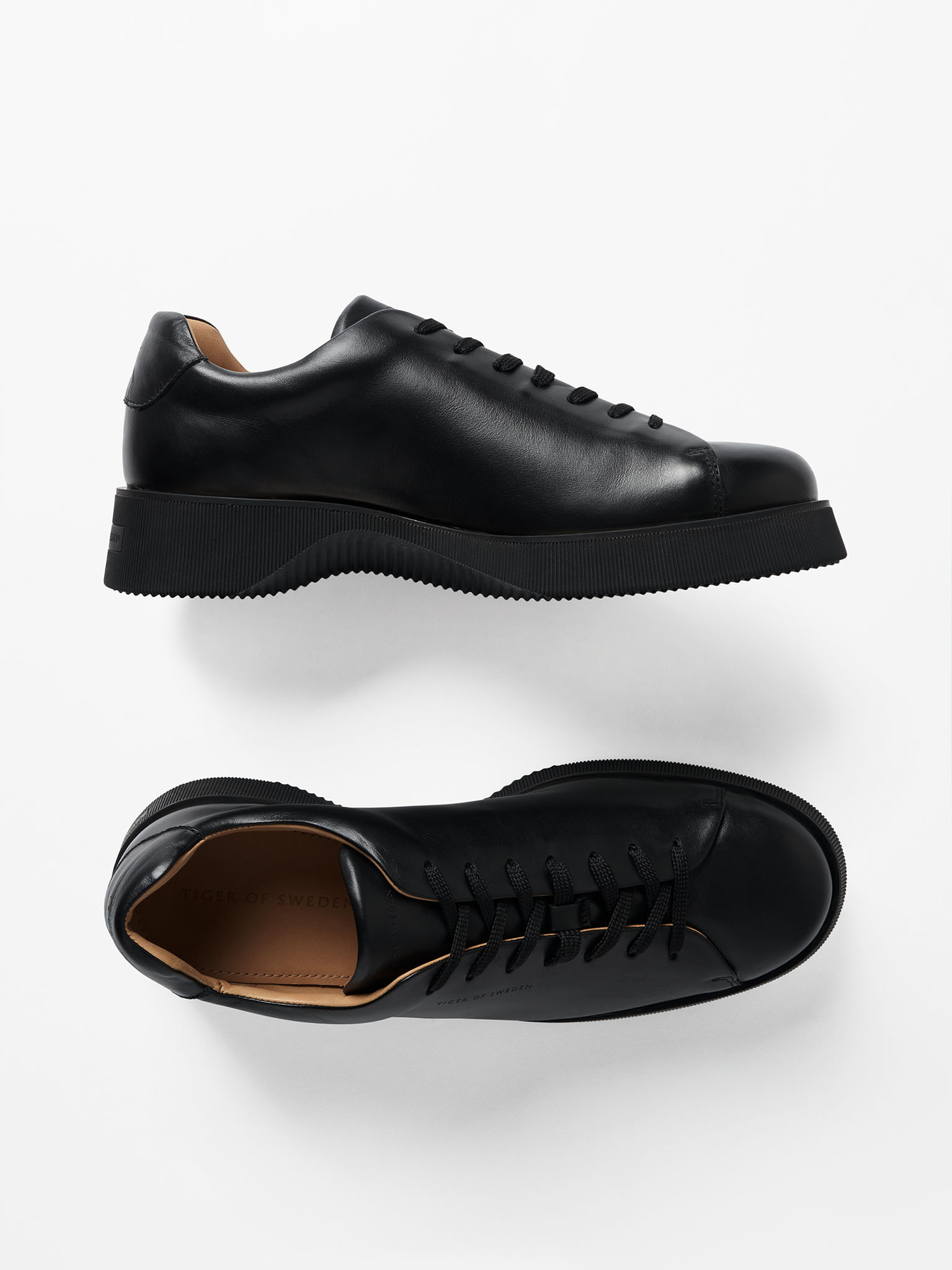 Desu Sneakers