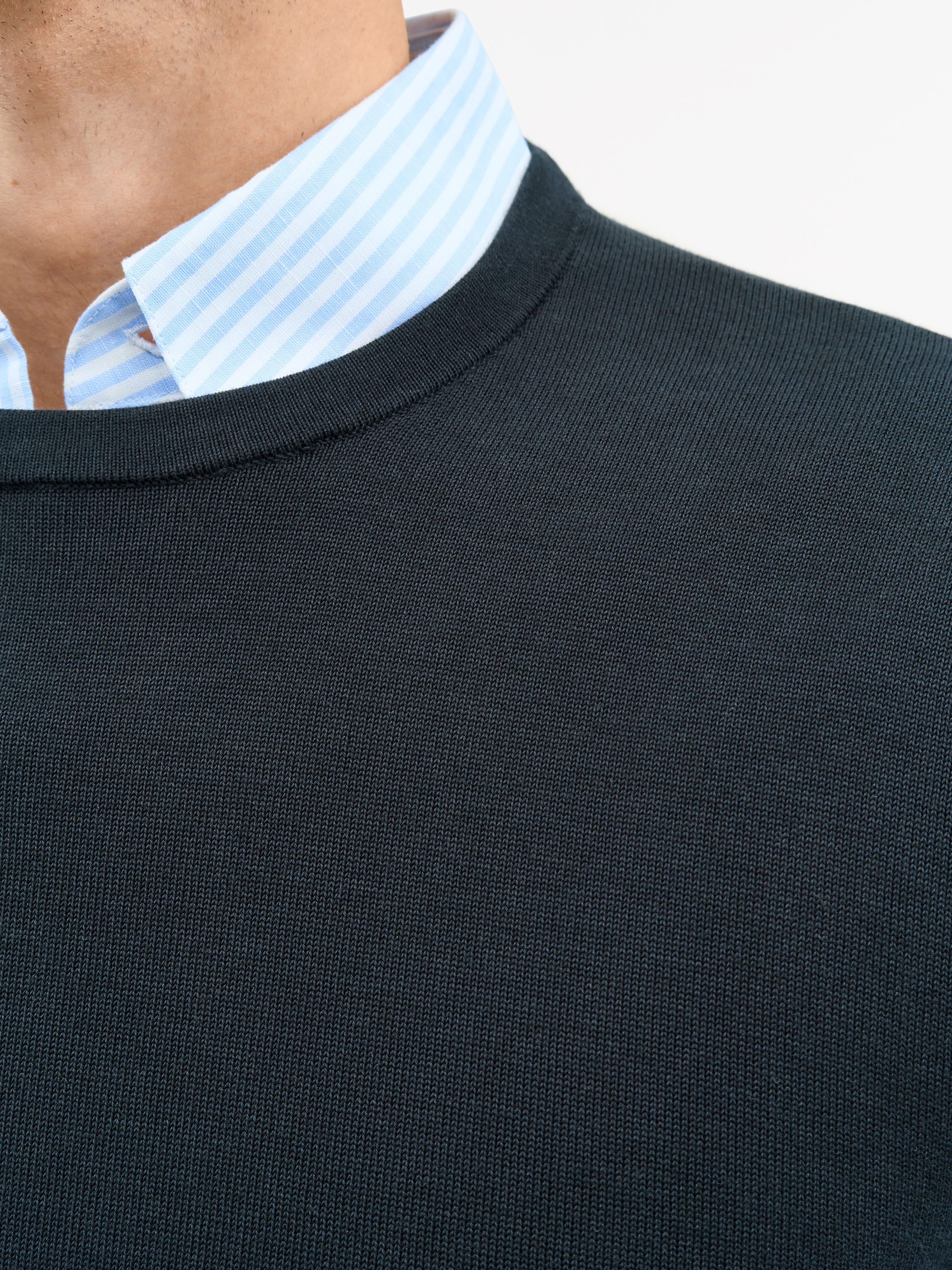 Connor C Linen Crewneck