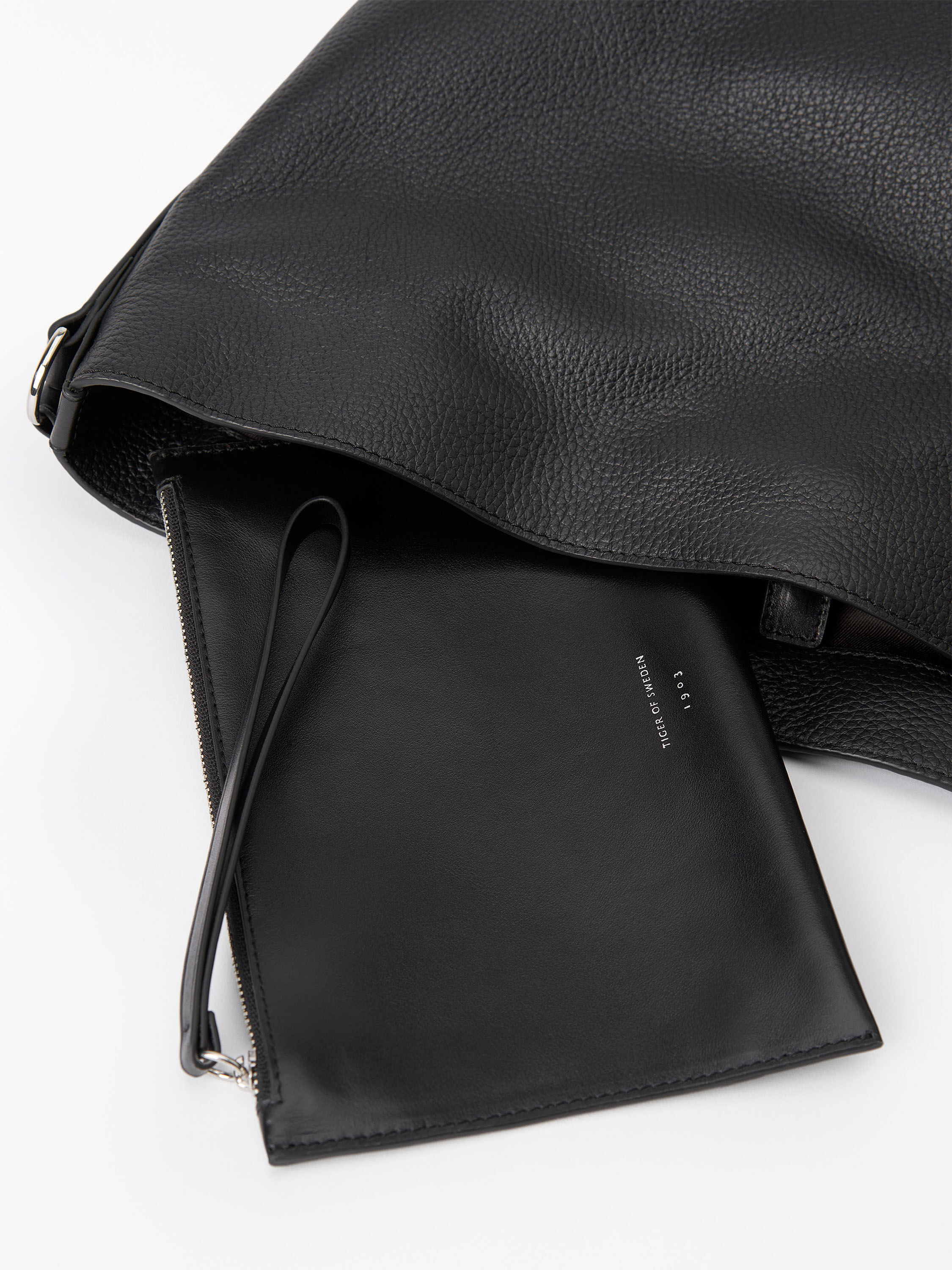 Foru Grainy Leather Bag