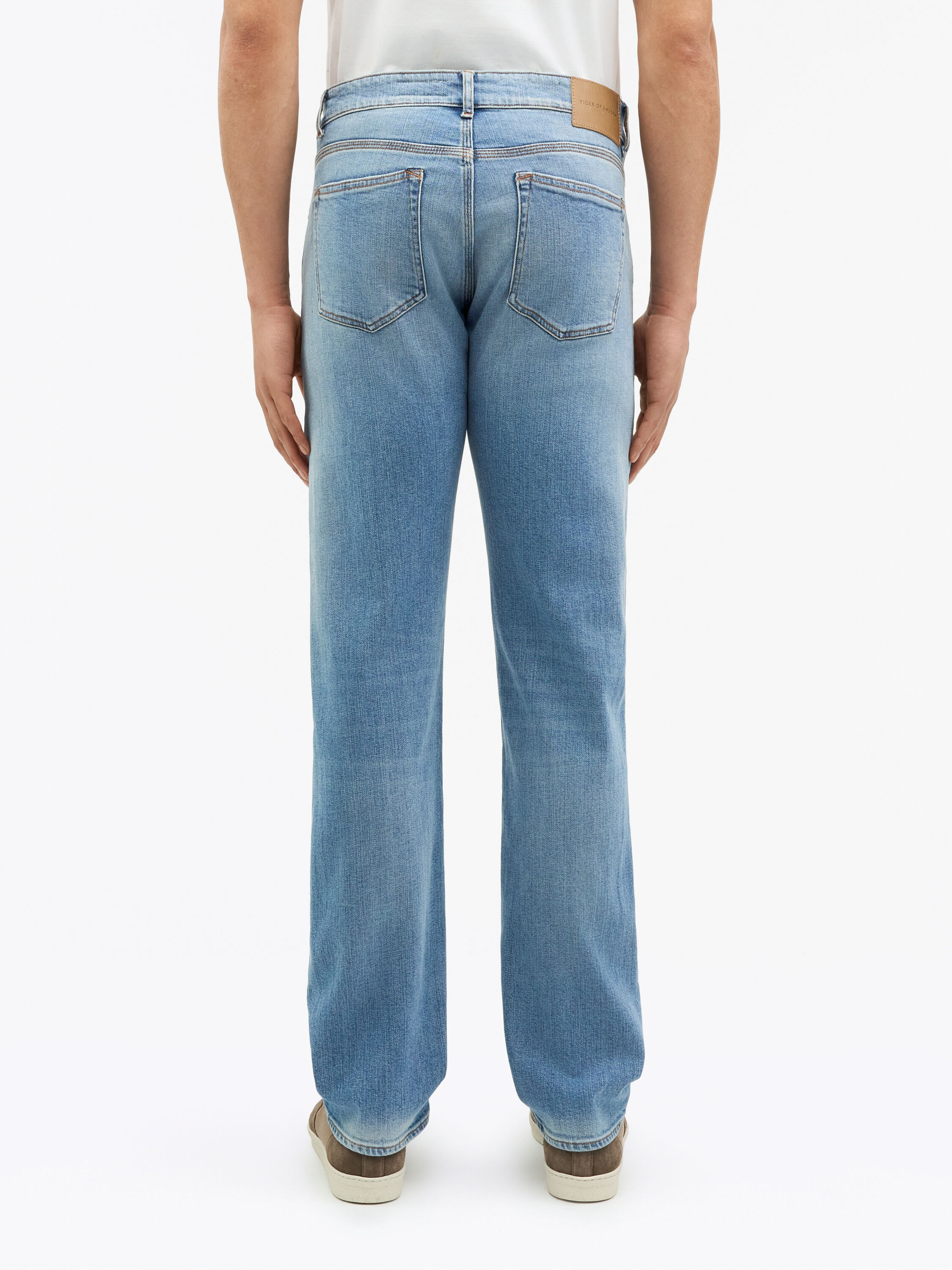 Des Mission Slim-Straight Jeans 