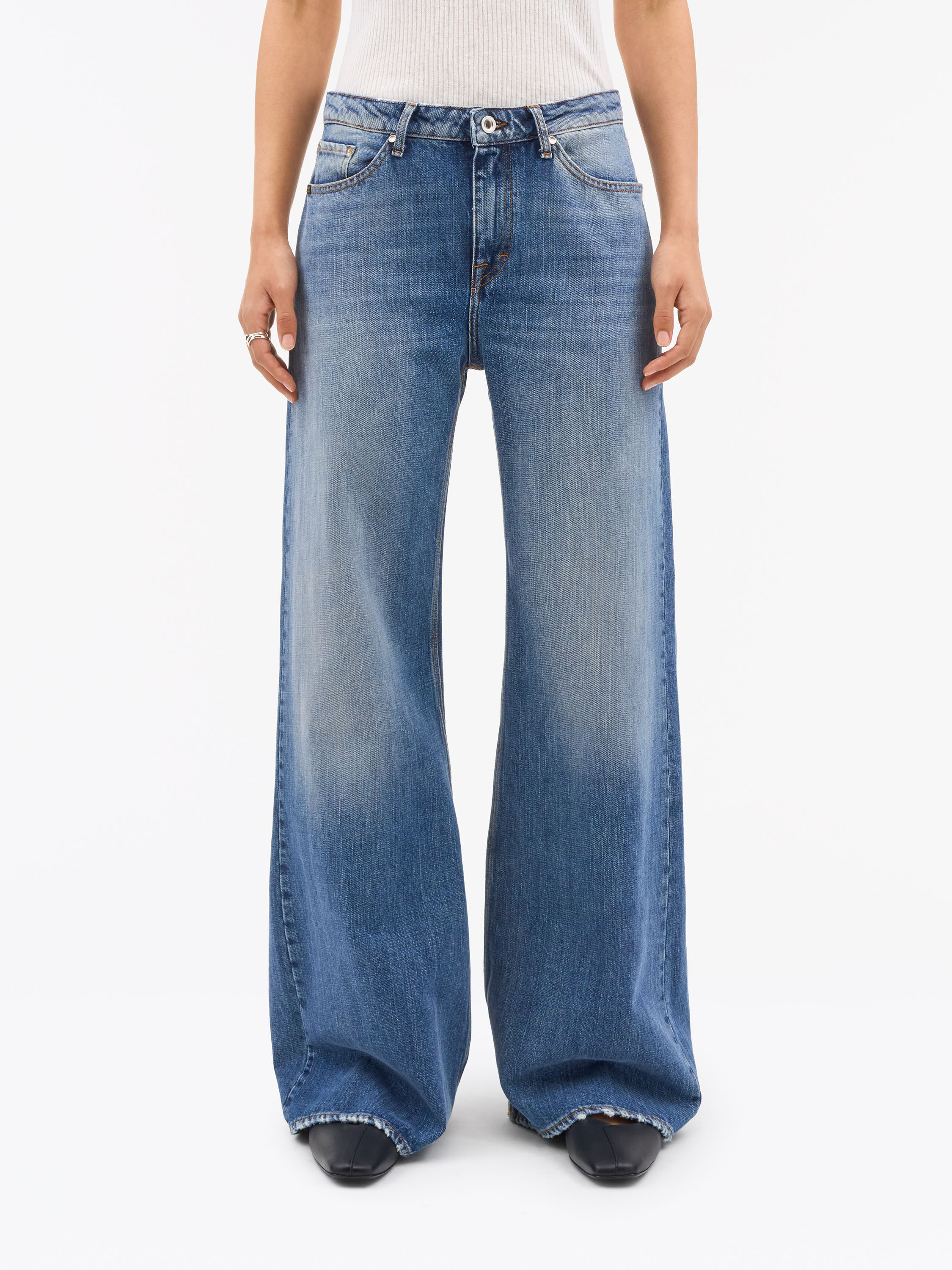 Kinne Essence Loose-Fit Jeans