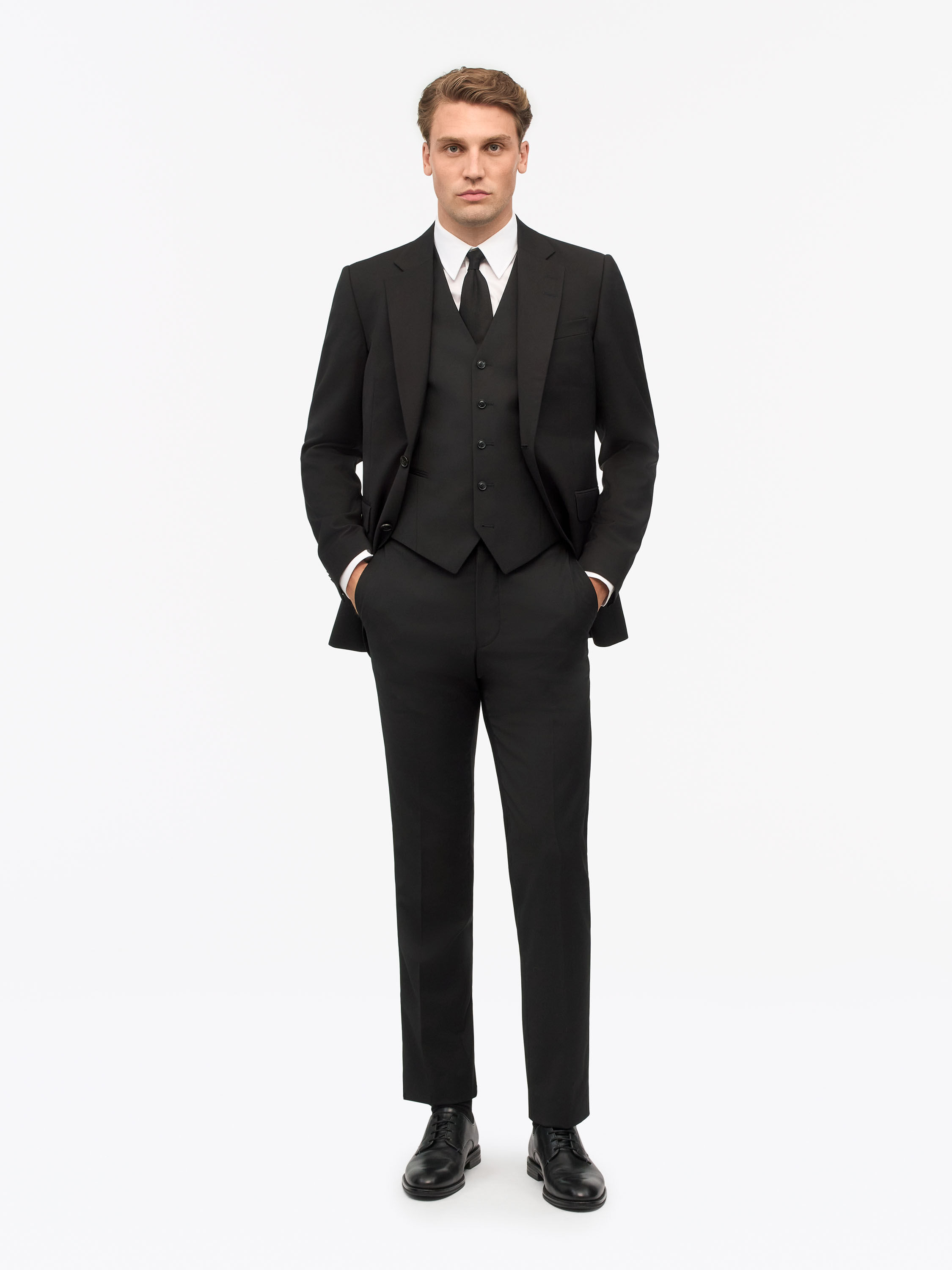 Tenutas Slim-Fit Trousers