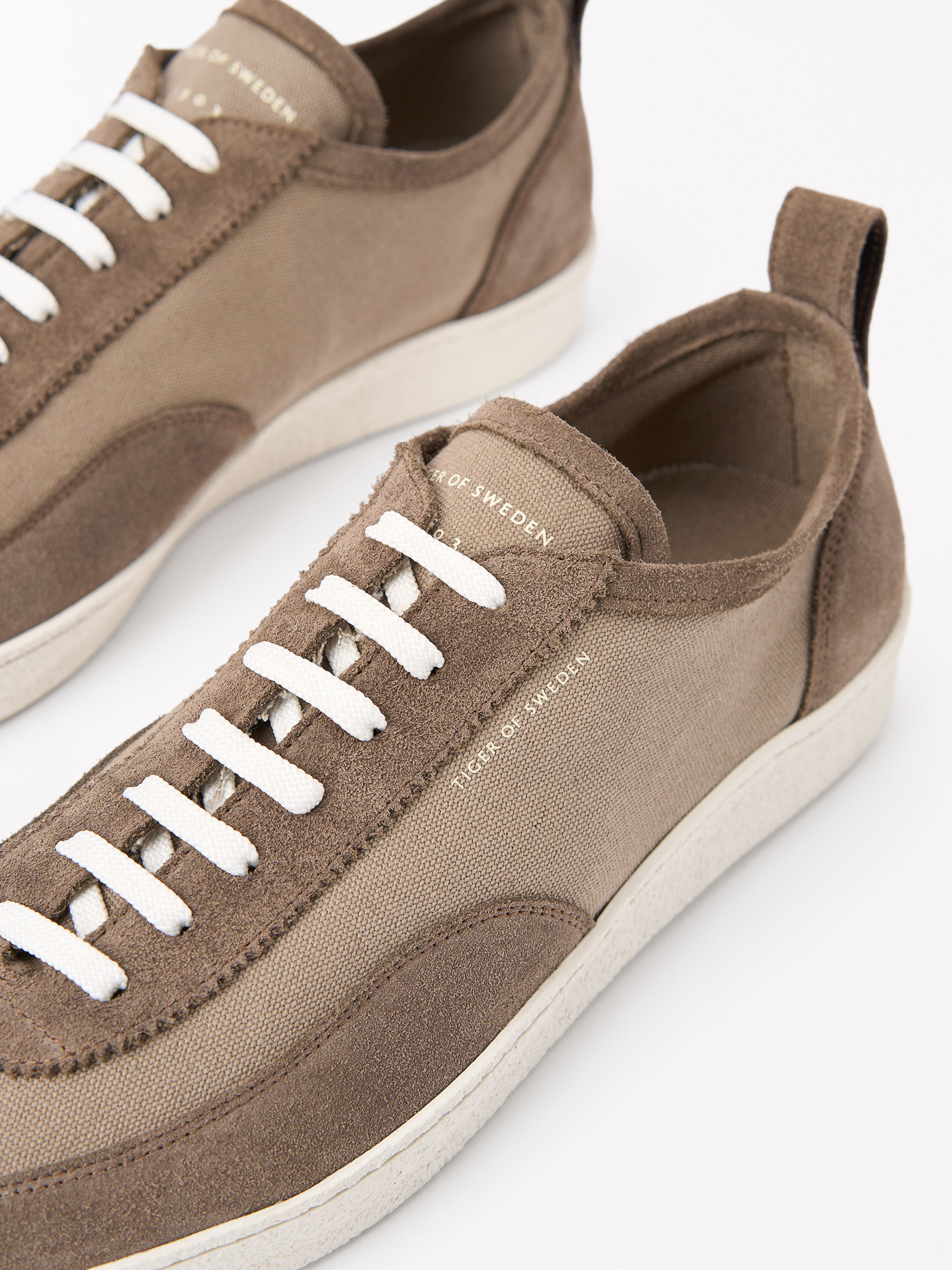 Exora Canvas Sneakers