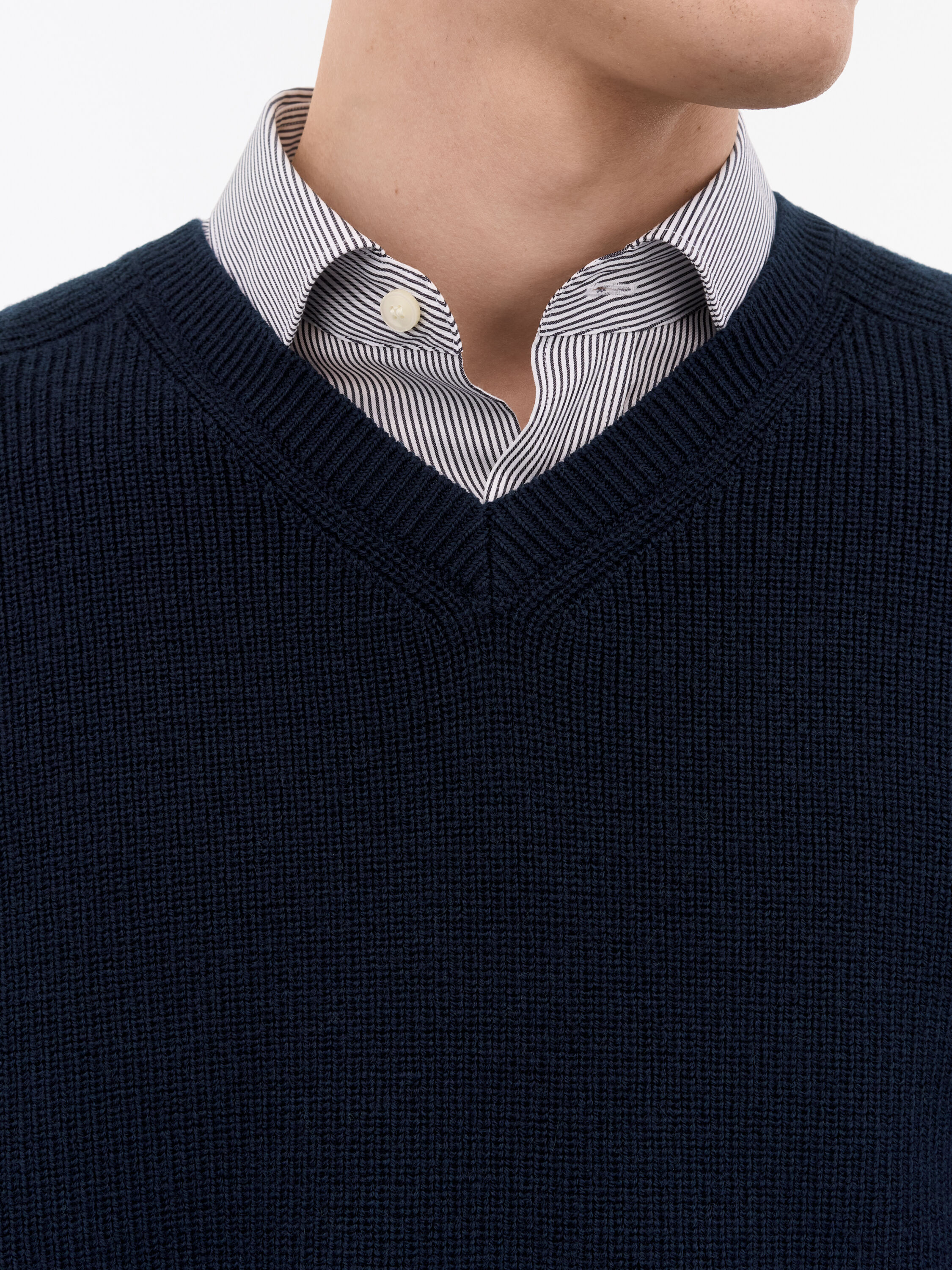 Logan V-neck Rib Pullover