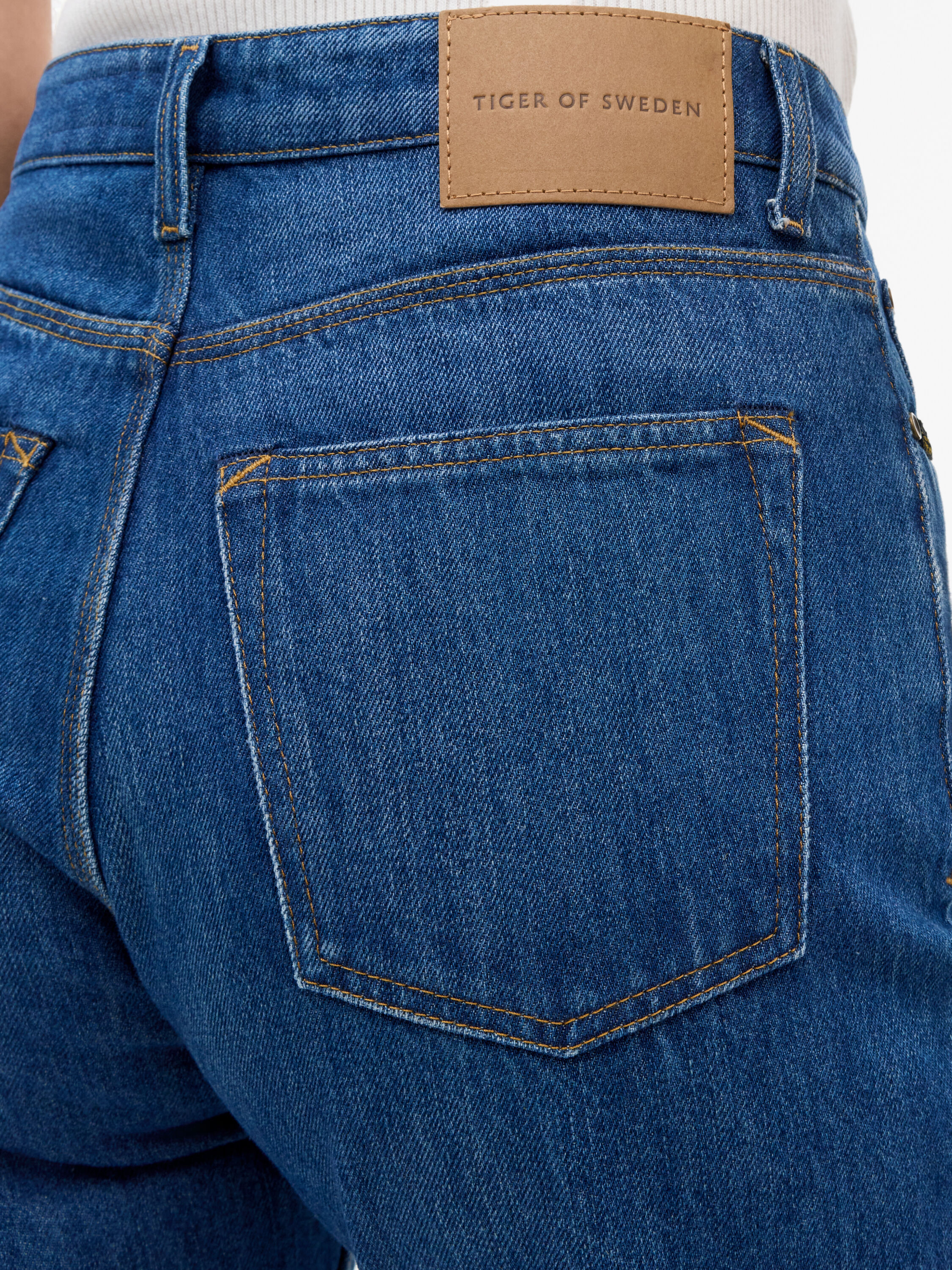 Evee Lumen Straight-Leg Jeans
