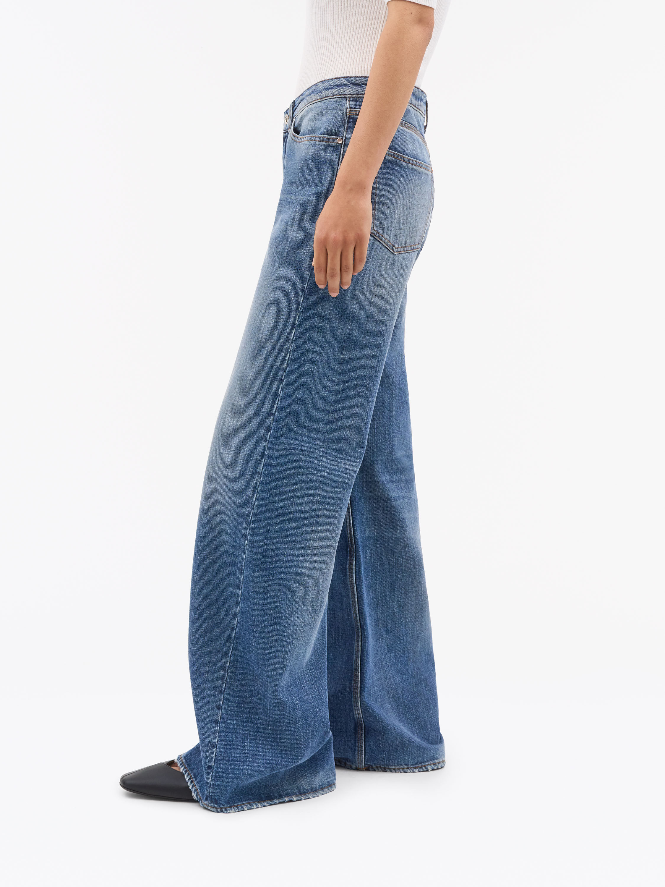 Kinne Essence Loose-Fit Jeans