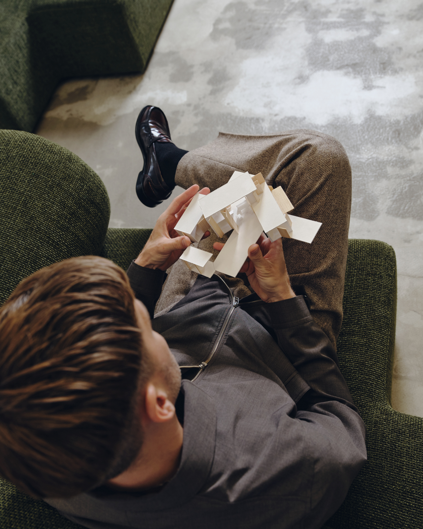 Sigurd Larsen on couch