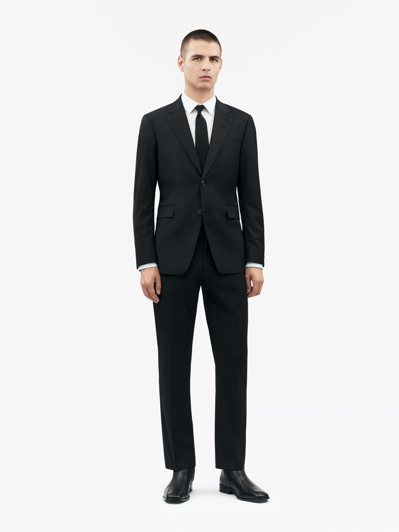 Justins suit in black