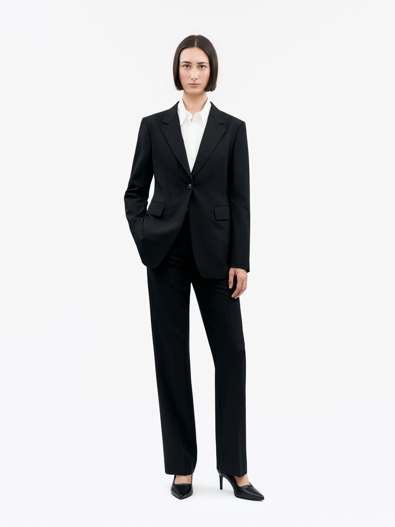 Narina Suit in black