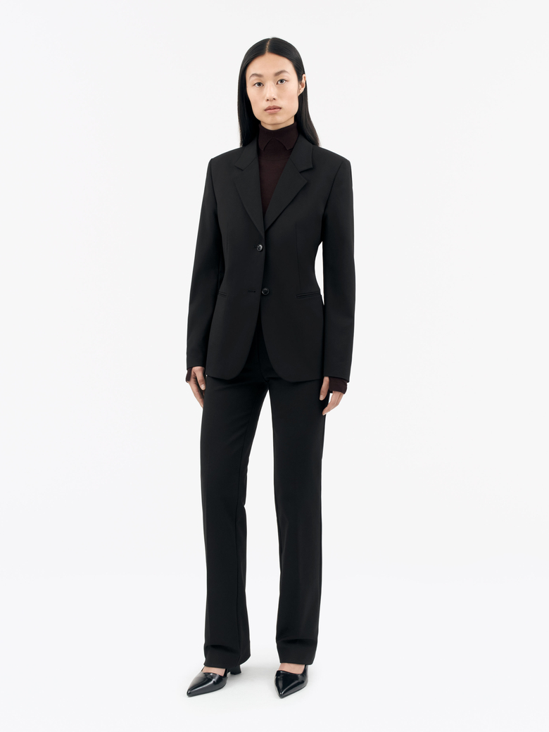 Ylja Suit in black