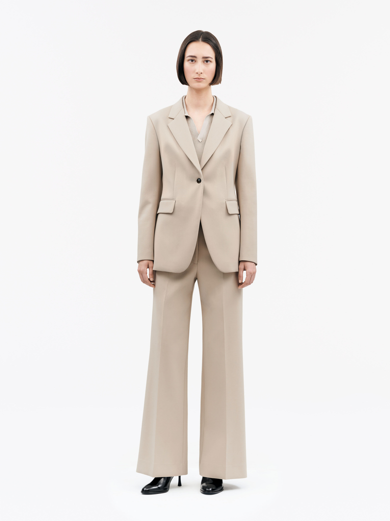 Narina Suit in light ivory