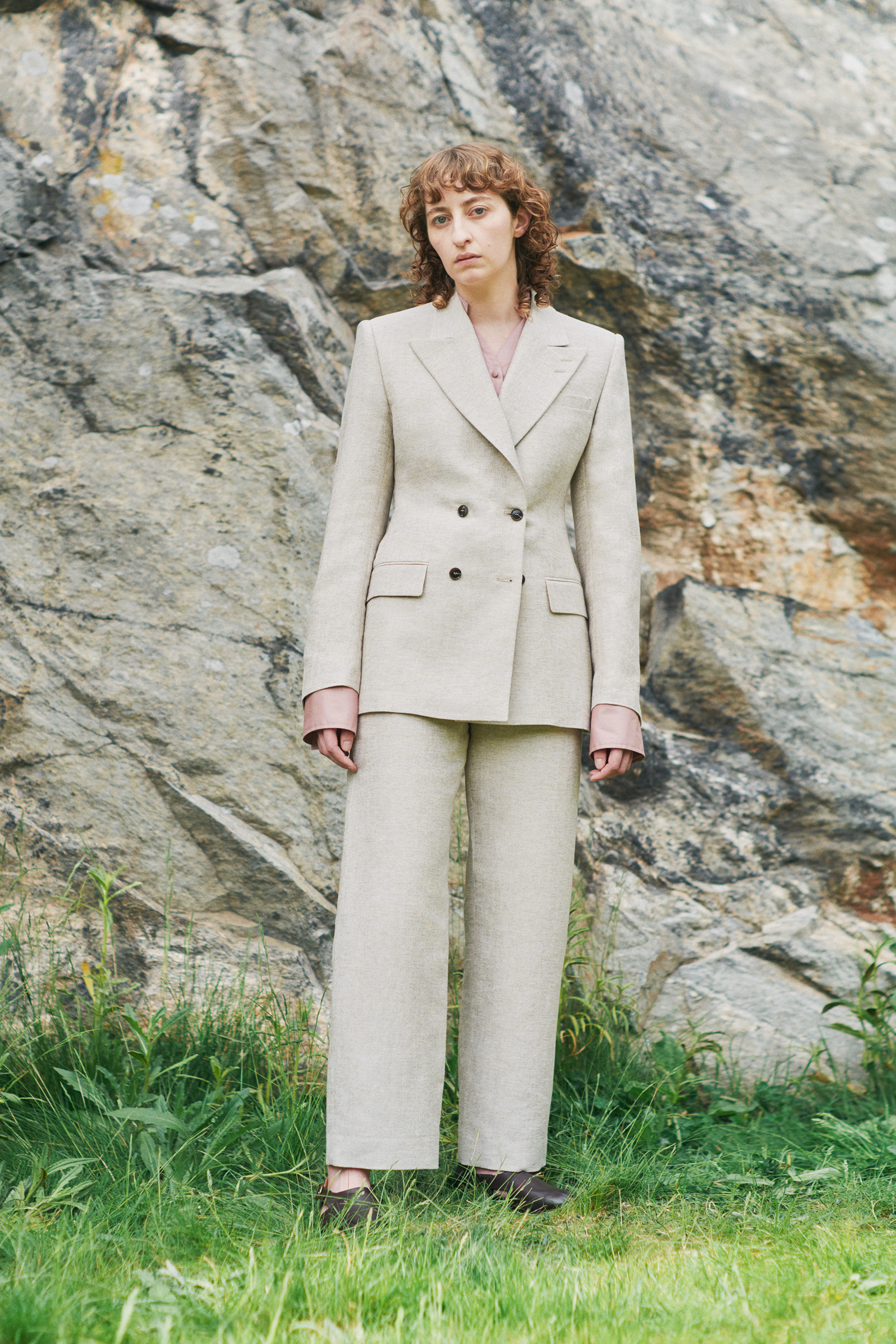 Women model wearing a linen suit from Tiger of Sweden