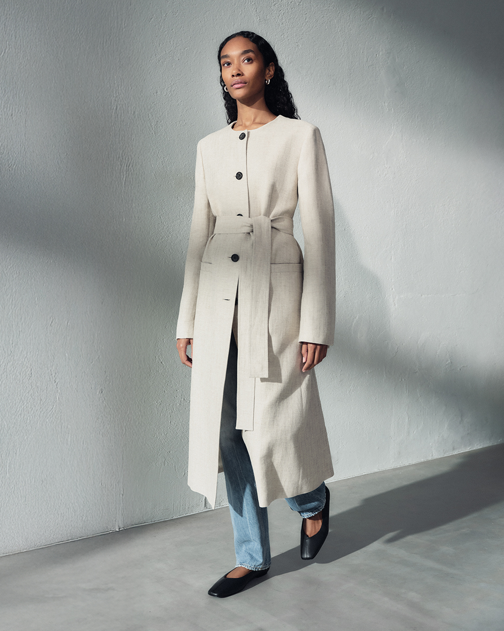 woman in linen trenchcoat